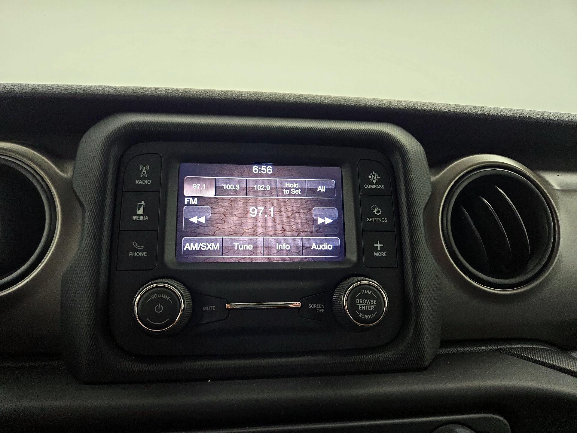 Thumbnail: 2020 Jeep Gladiator - 15