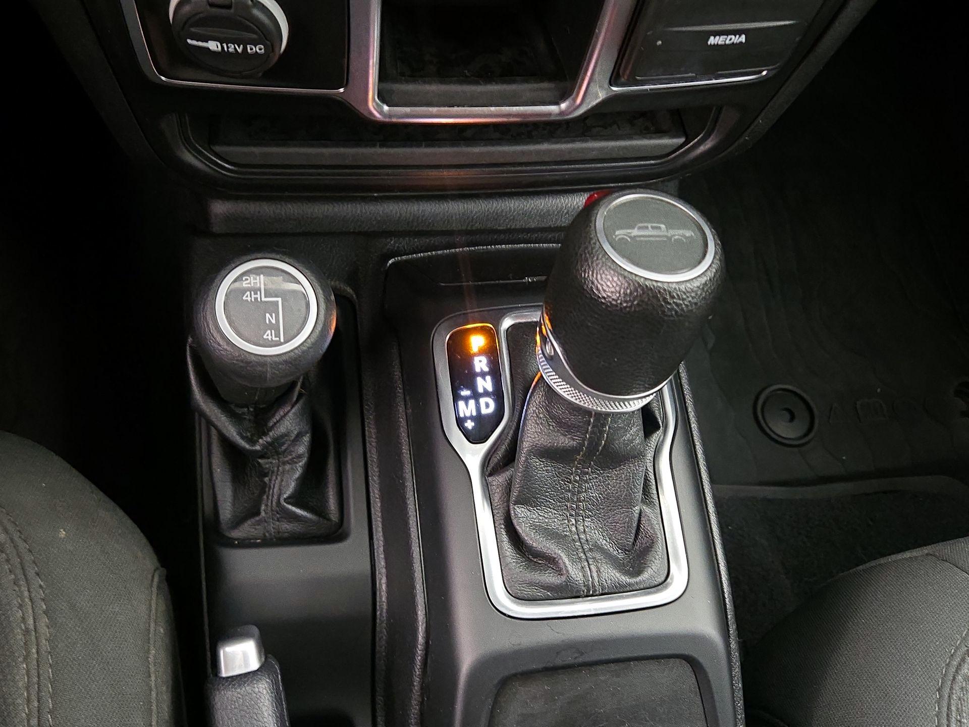 Thumbnail: 2020 Jeep Gladiator - 17