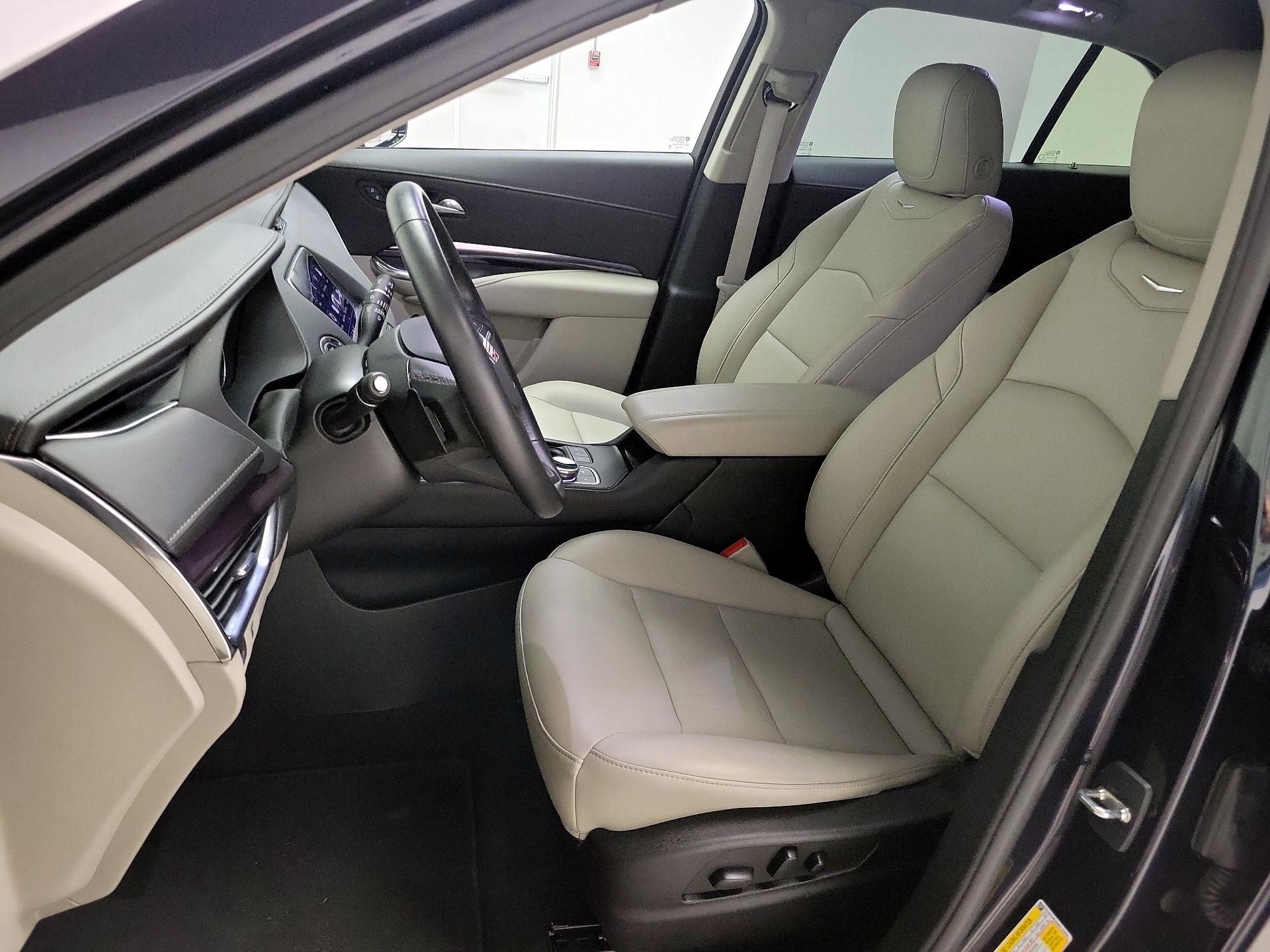 Thumbnail: 2022 Cadillac XT4 - 11