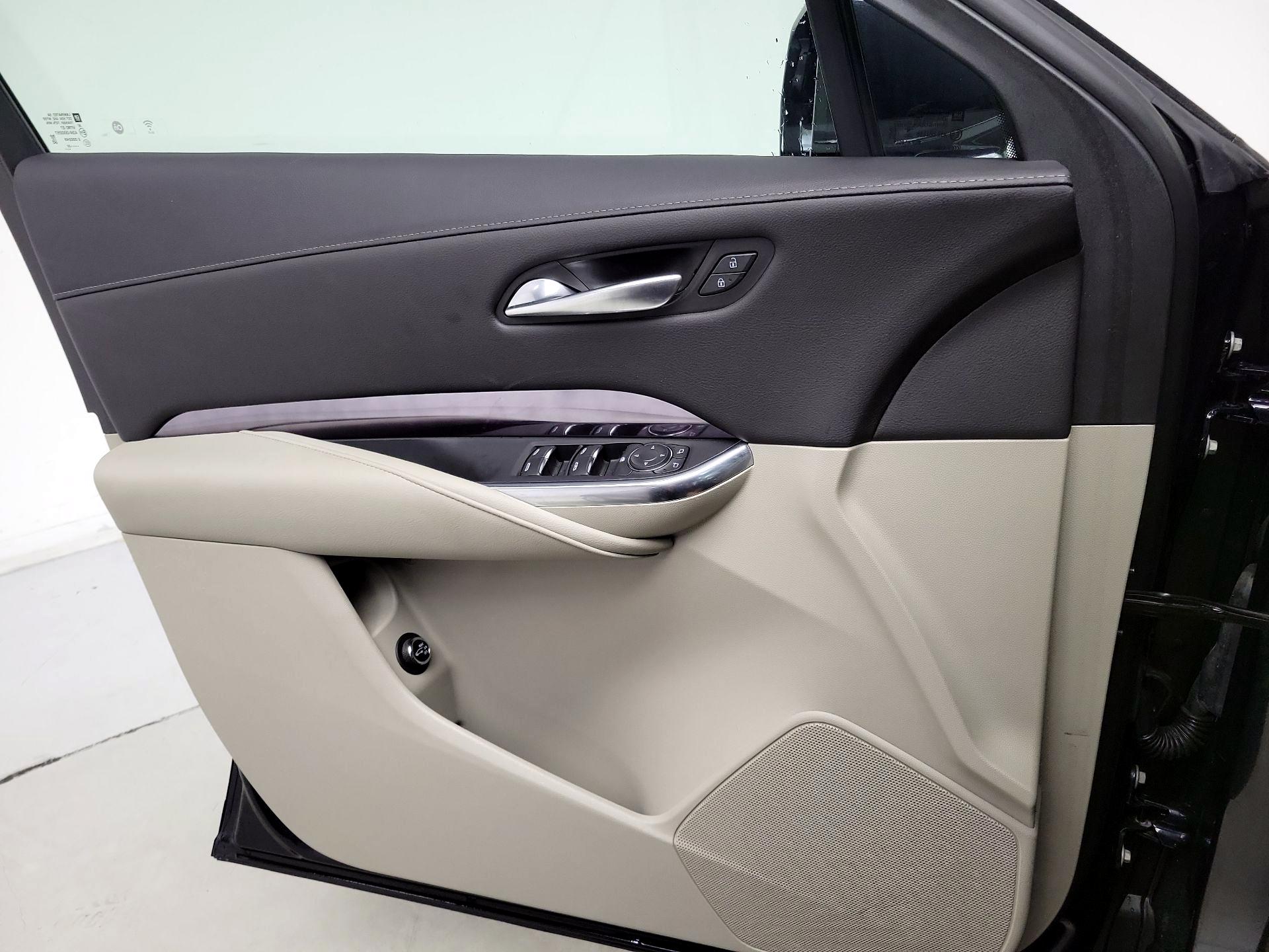Thumbnail: 2022 Cadillac XT4 - 12