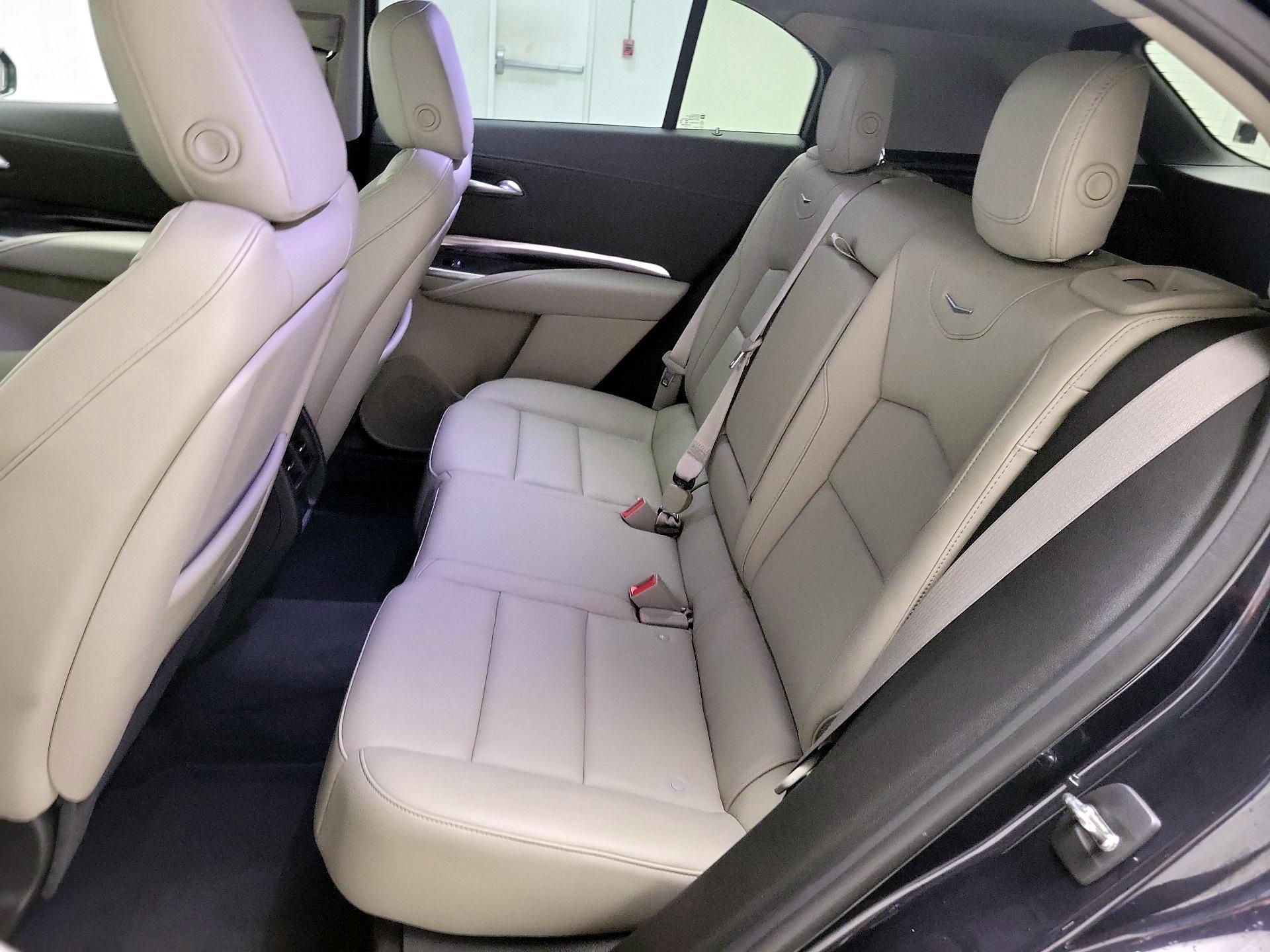 Thumbnail: 2022 Cadillac XT4 - 20