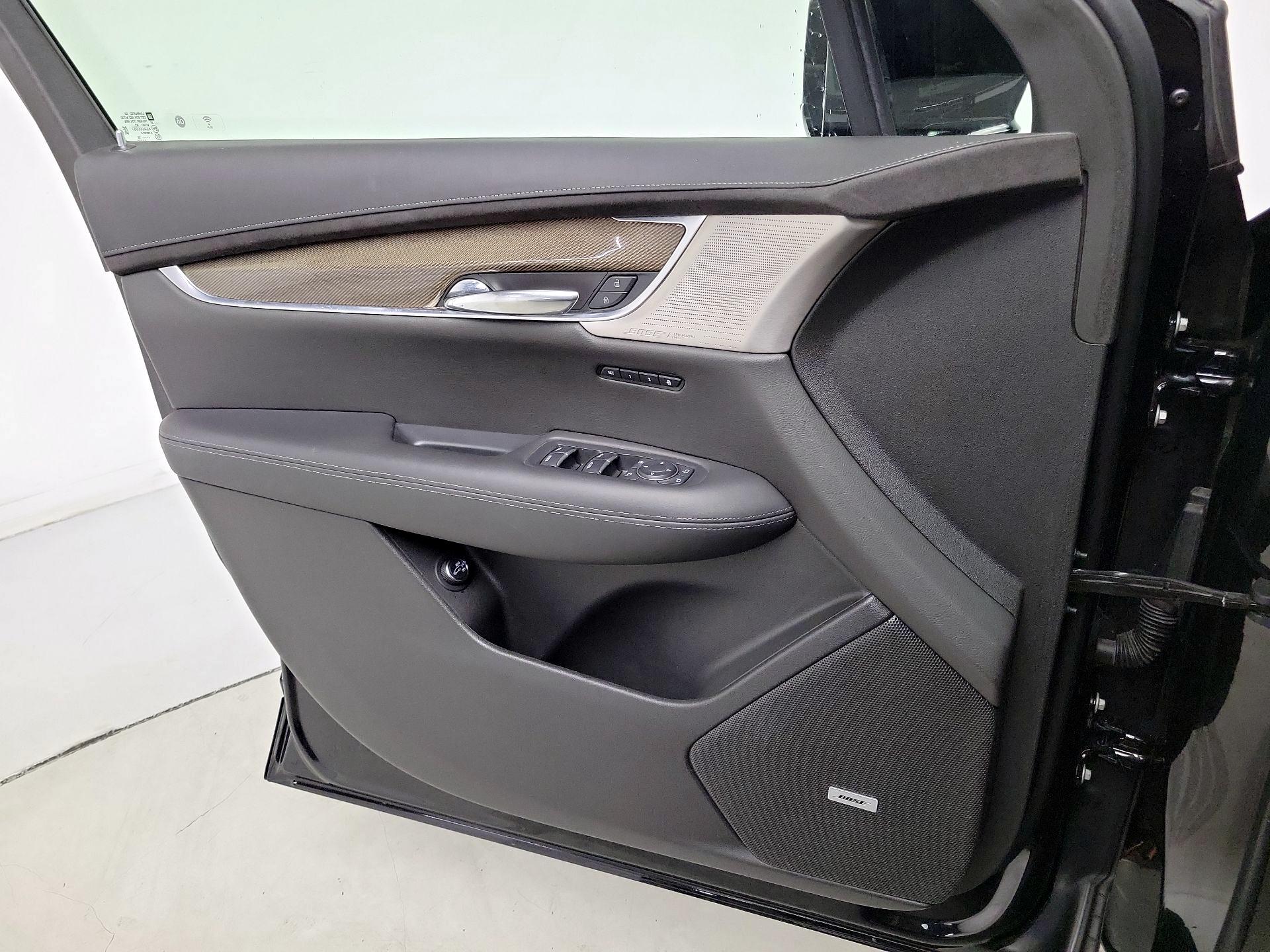 Thumbnail: 2022 Cadillac XT6 - 12