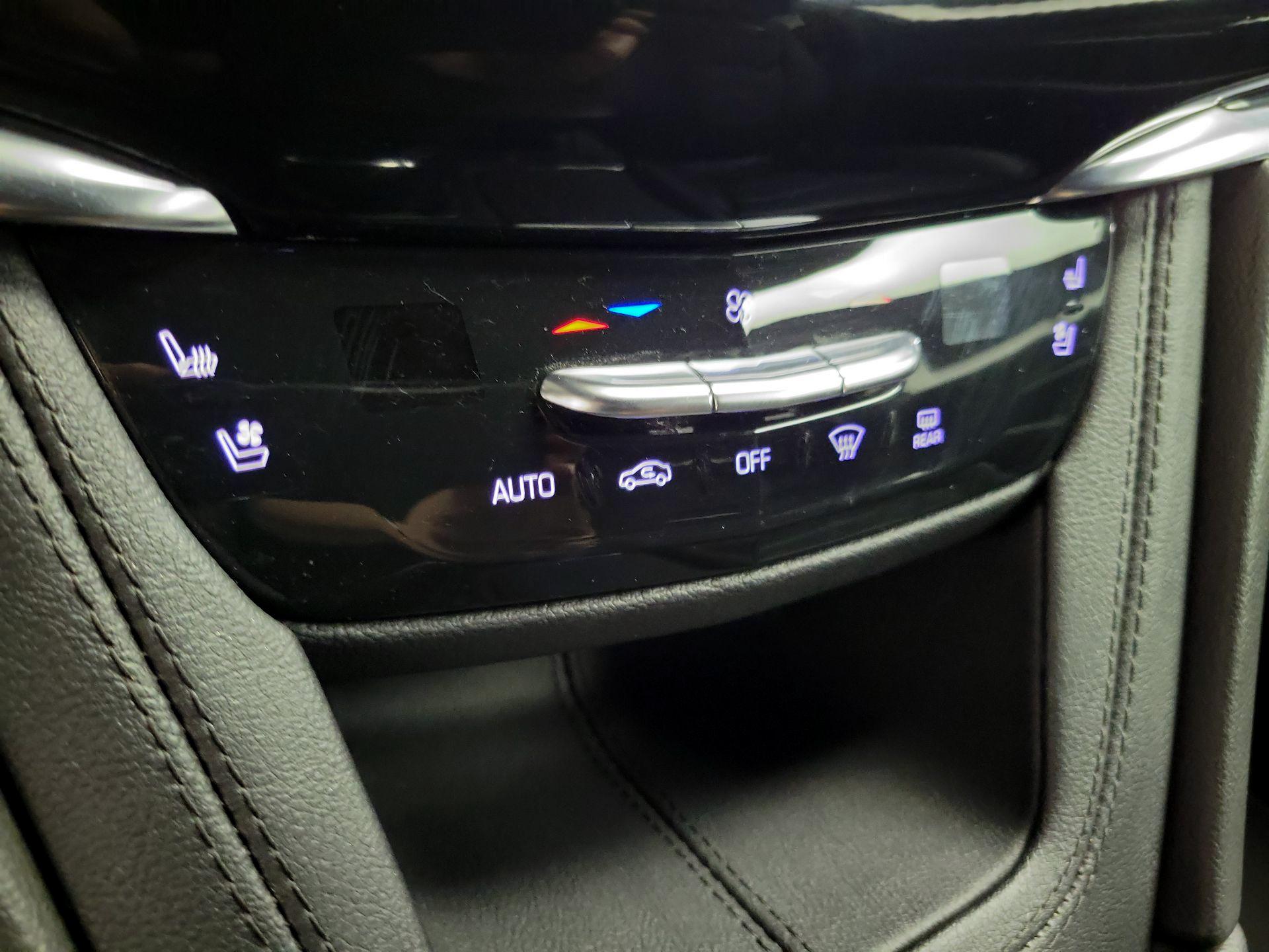 Thumbnail: 2022 Cadillac XT6 - 17