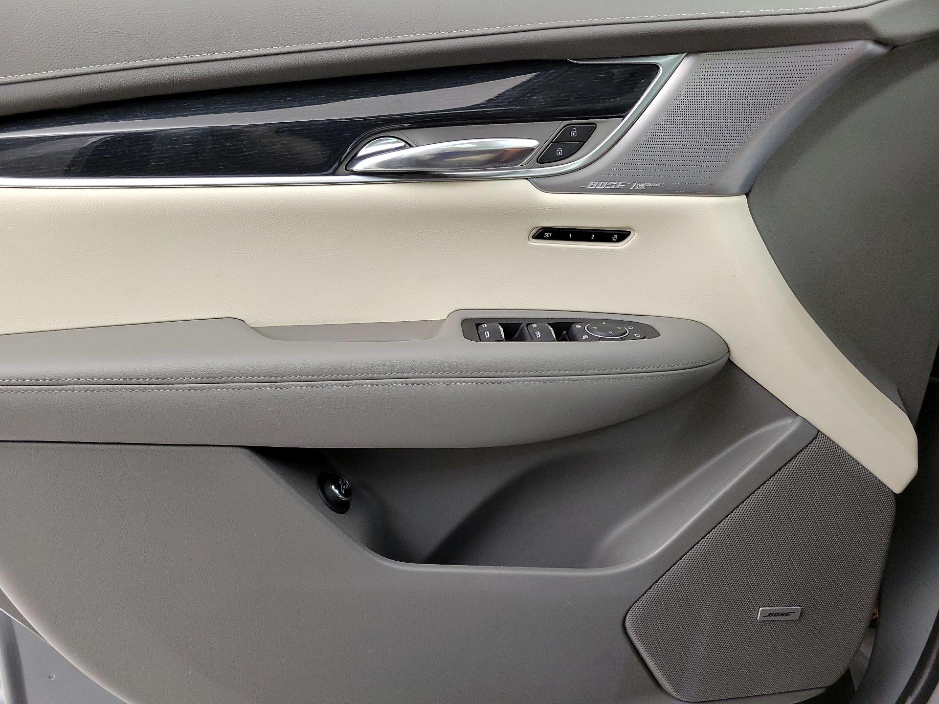 Thumbnail: 2024 Cadillac XT6 - 12