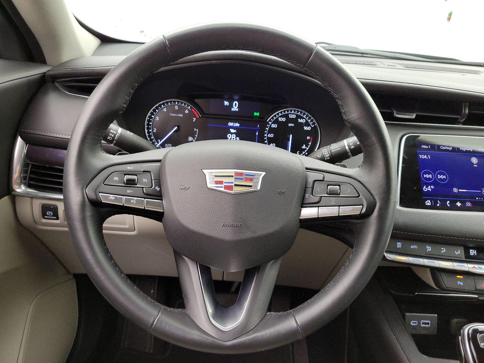 Thumbnail: 2022 Cadillac XT4 - 10