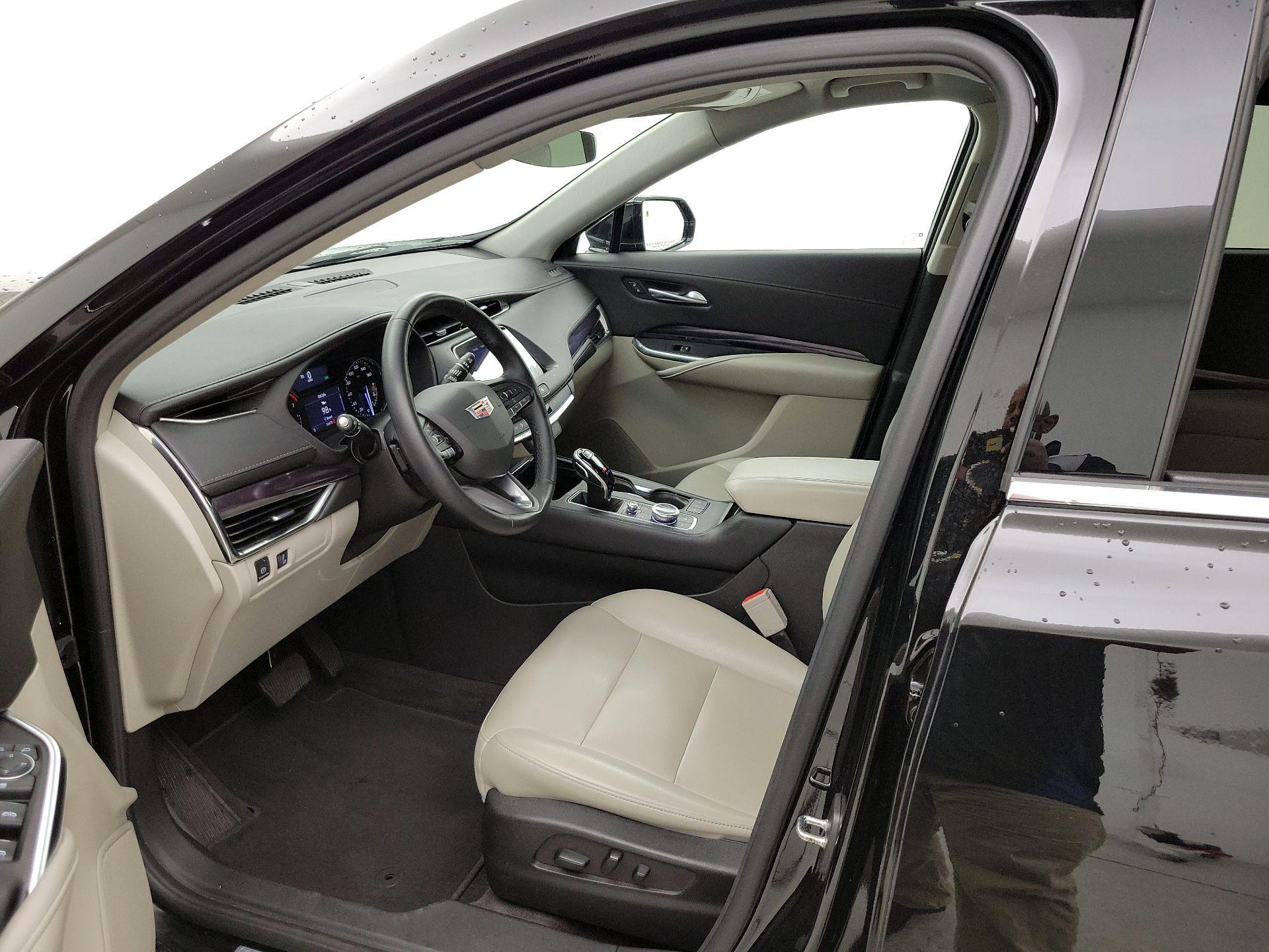 Thumbnail: 2022 Cadillac XT4 - 11