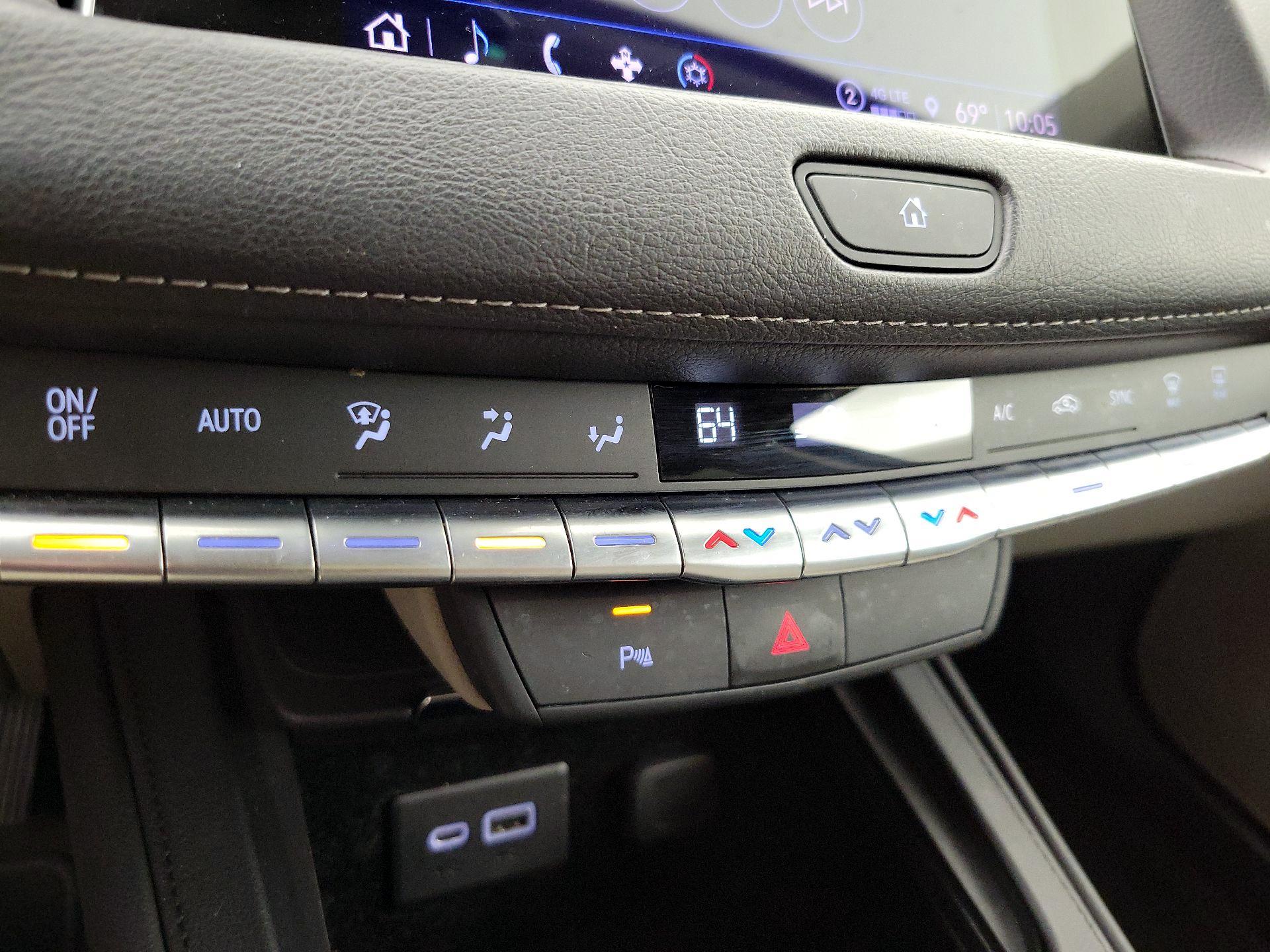 Thumbnail: 2022 Cadillac XT4 - 16