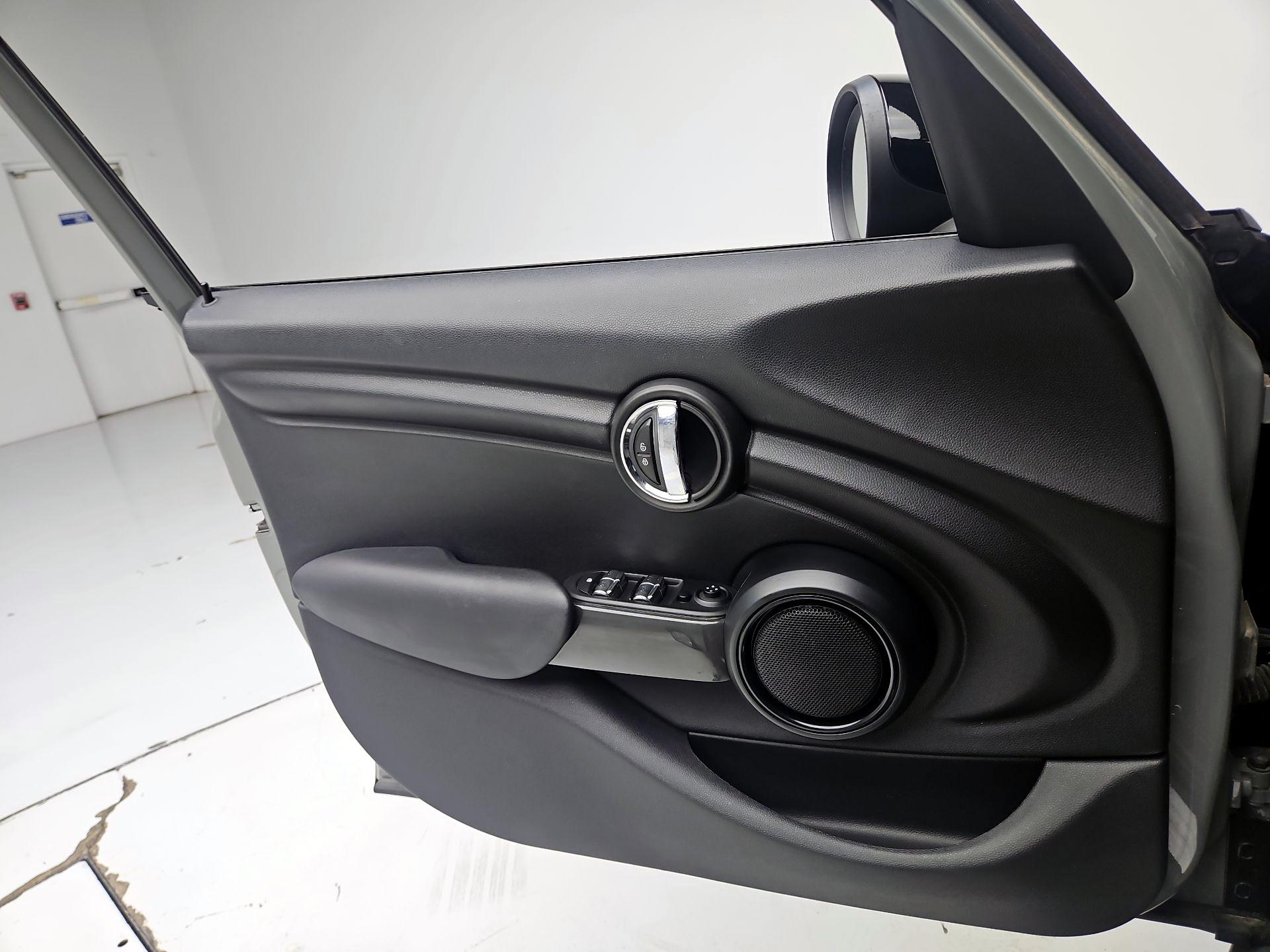 Thumbnail: 2018 MINI Cooper Hardtop - 12