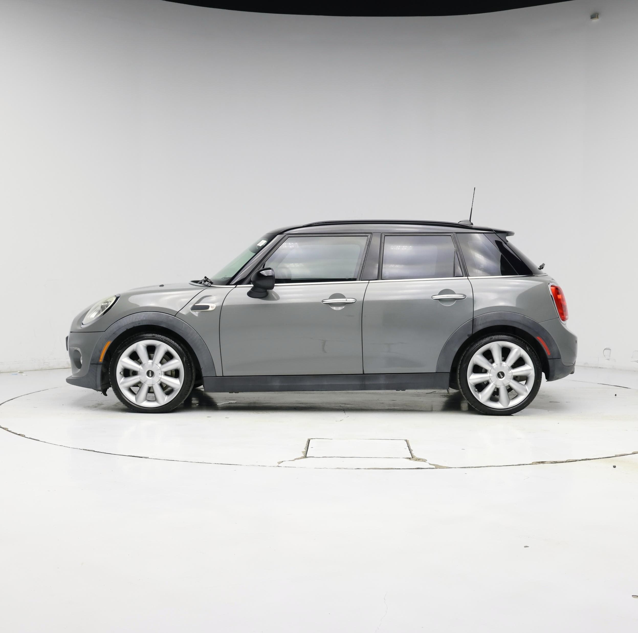Thumbnail: 2018 MINI Cooper Hardtop - 3