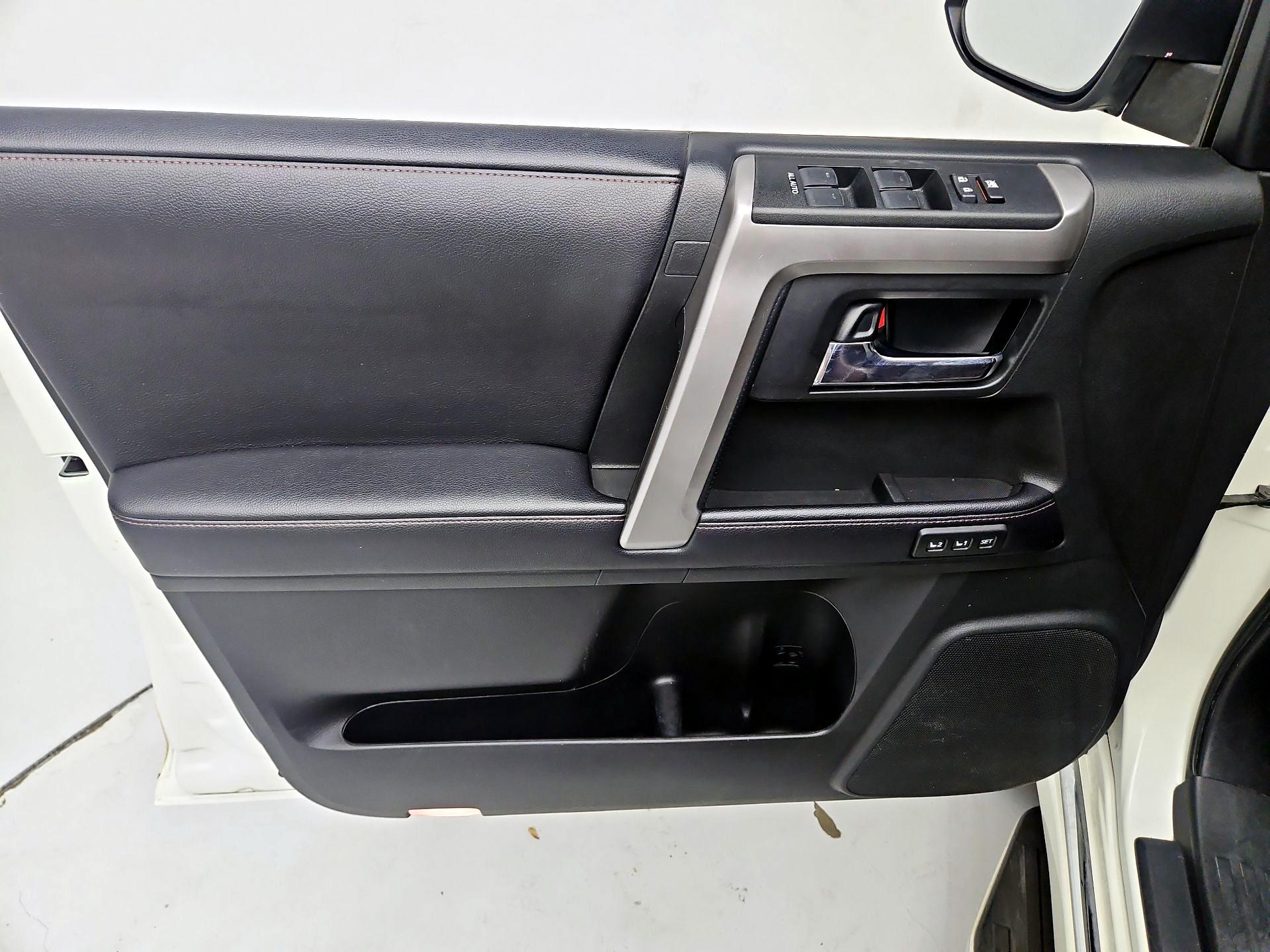 Thumbnail: 2019 Toyota 4Runner - 12