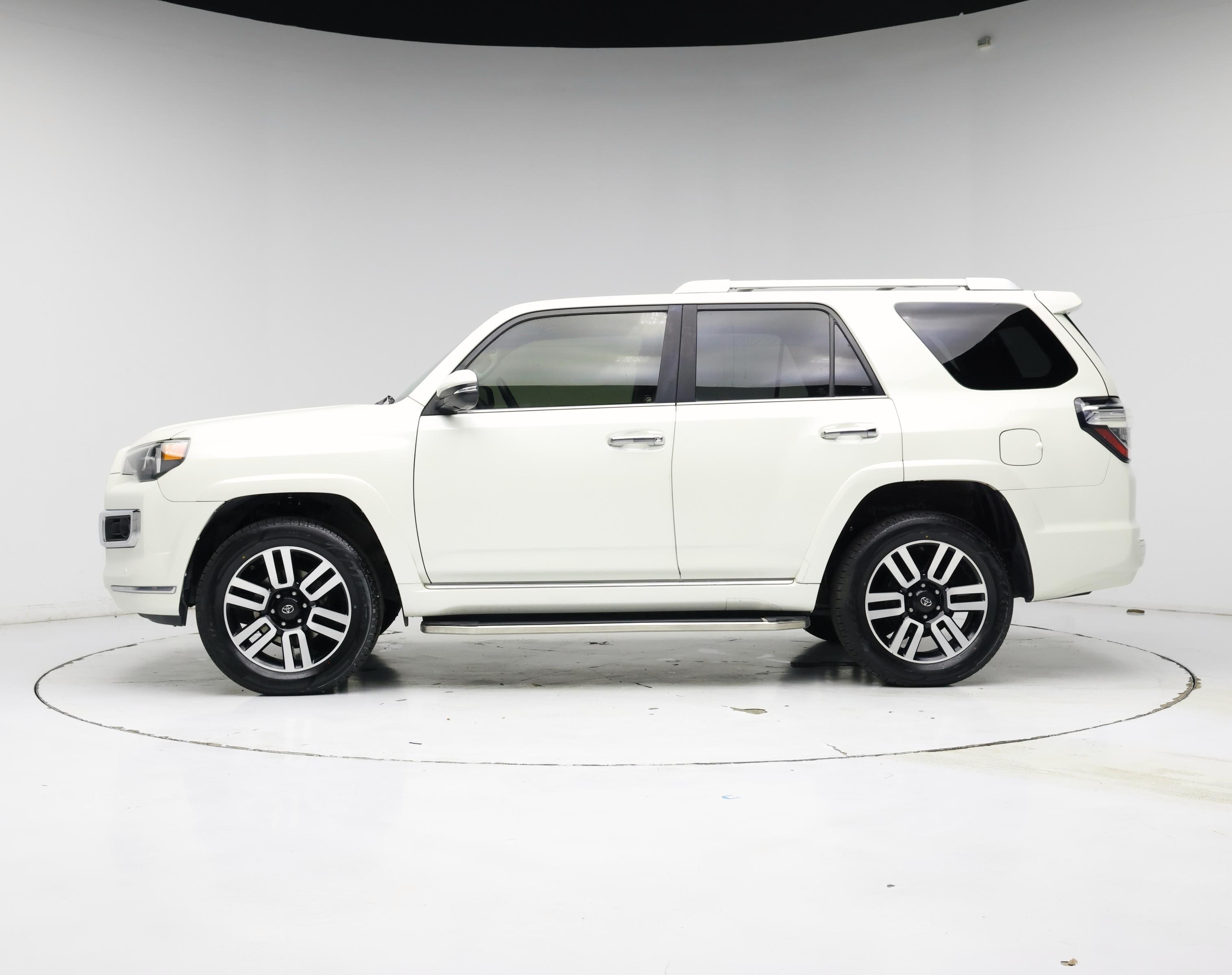 Thumbnail: 2019 Toyota 4Runner - 3