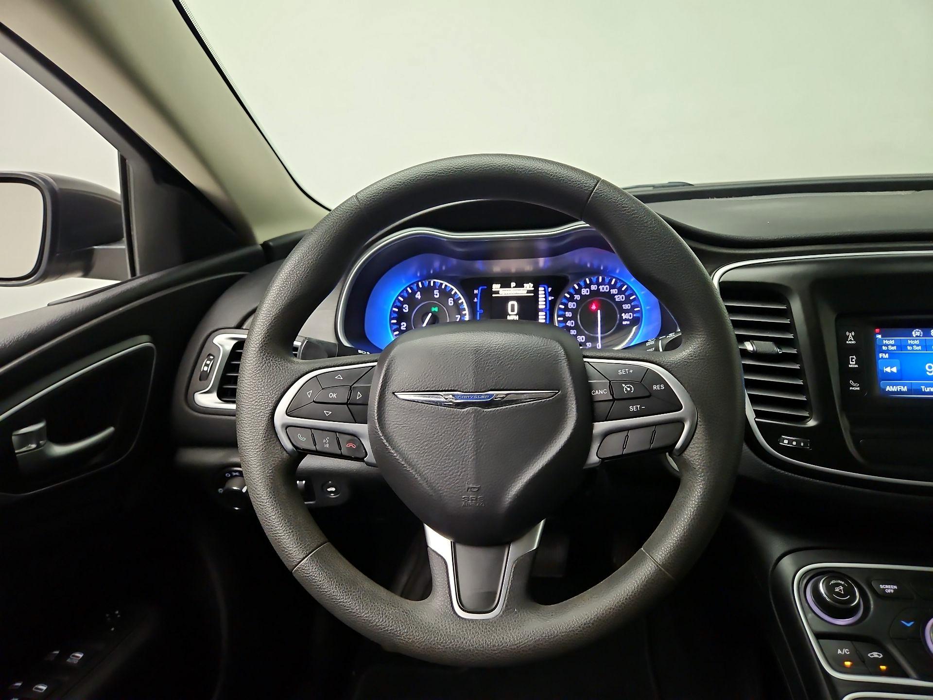 Thumbnail: 2016 Chrysler 200 - 10