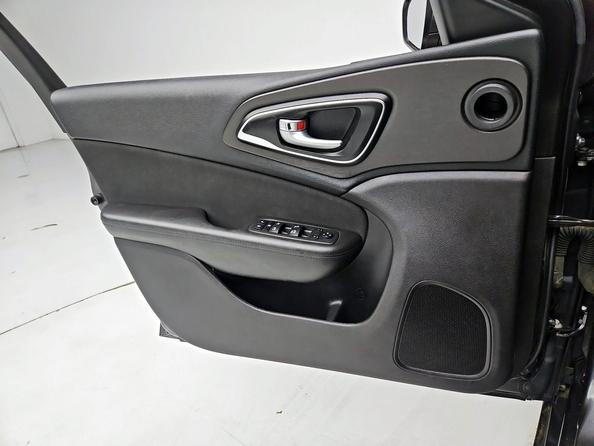 Thumbnail: 2016 Chrysler 200 - 12