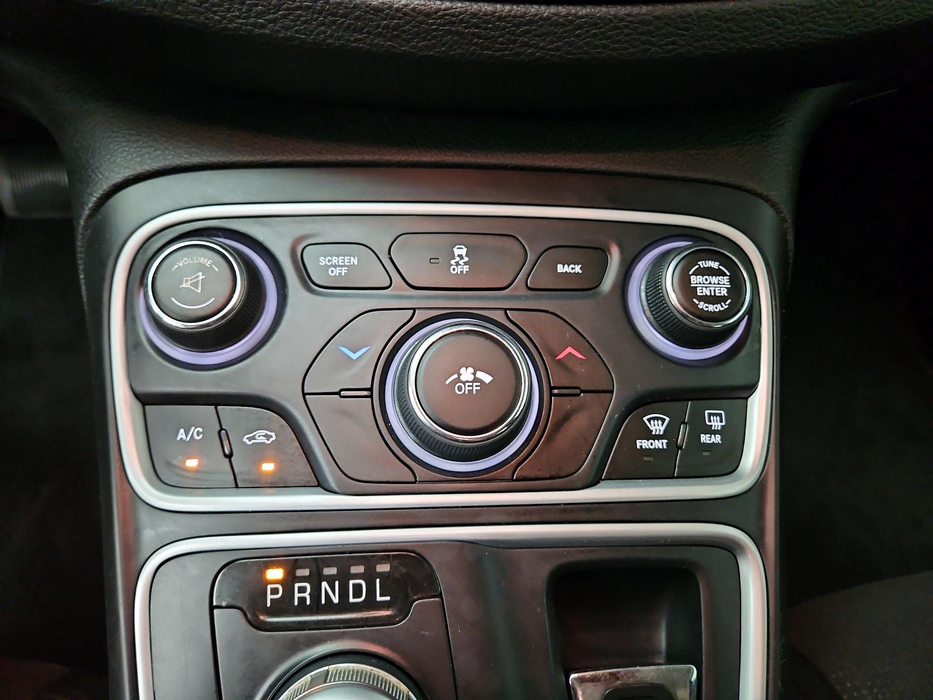 Thumbnail: 2016 Chrysler 200 - 17