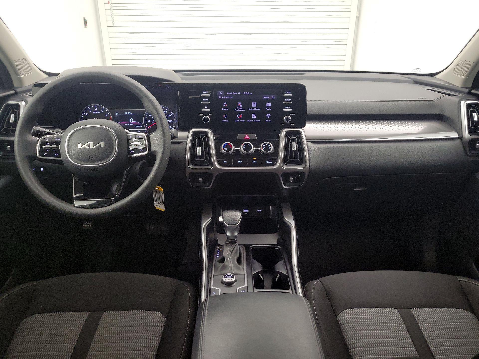 Thumbnail: 2023 Kia Sorento - 9