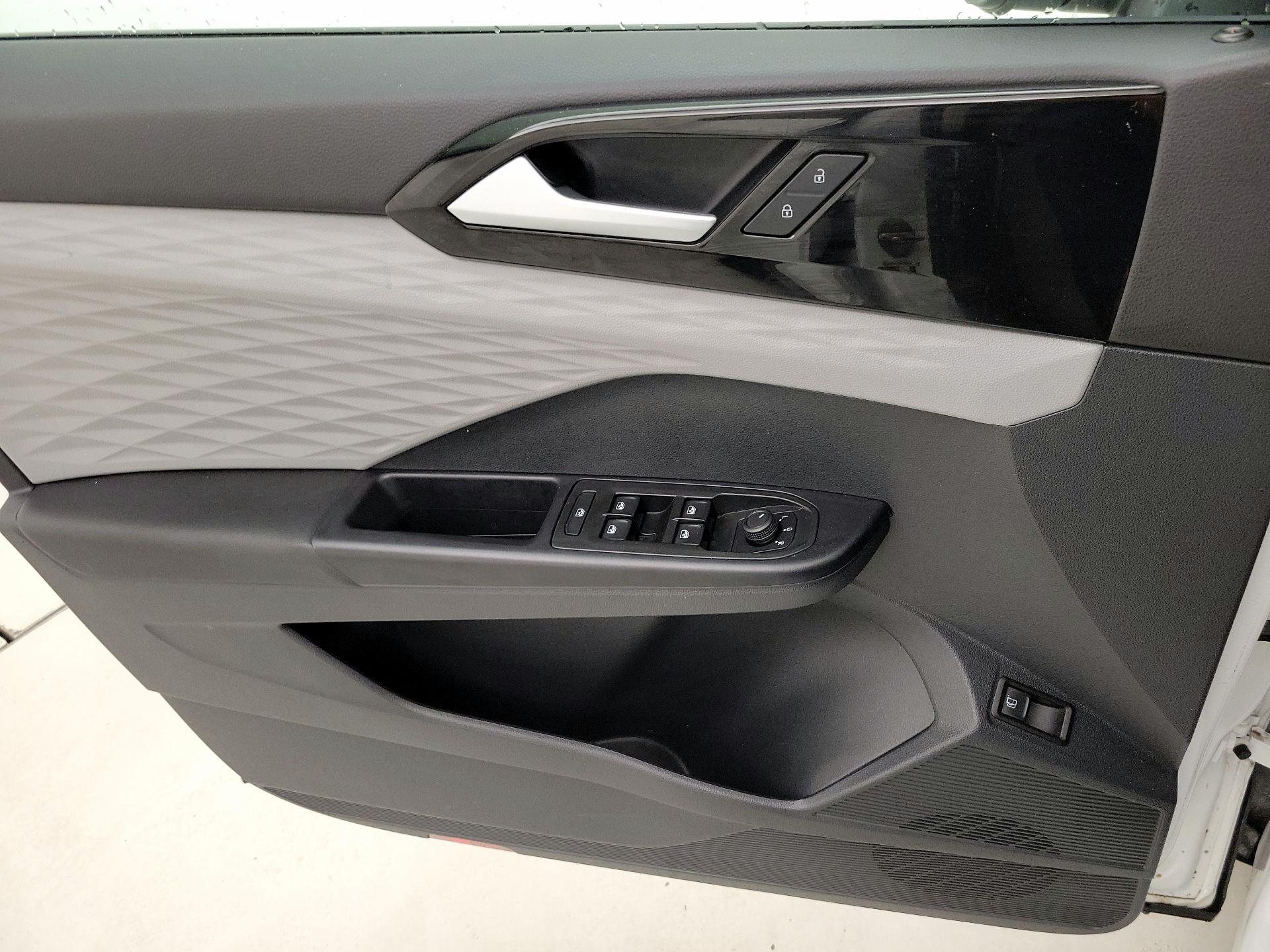 Thumbnail: 2023 Volkswagen Taos - 12