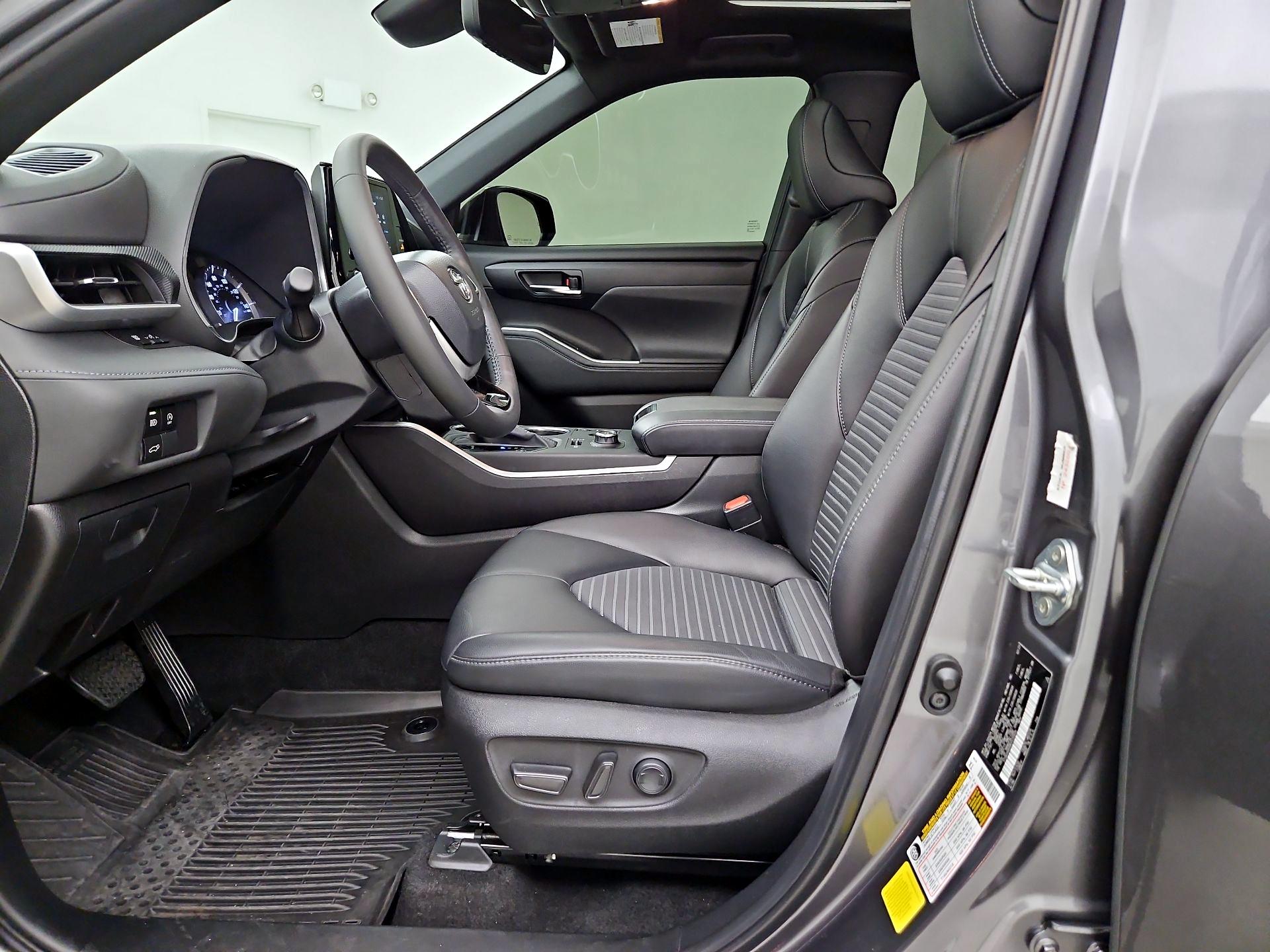 Thumbnail: 2024 Toyota Highlander - 11