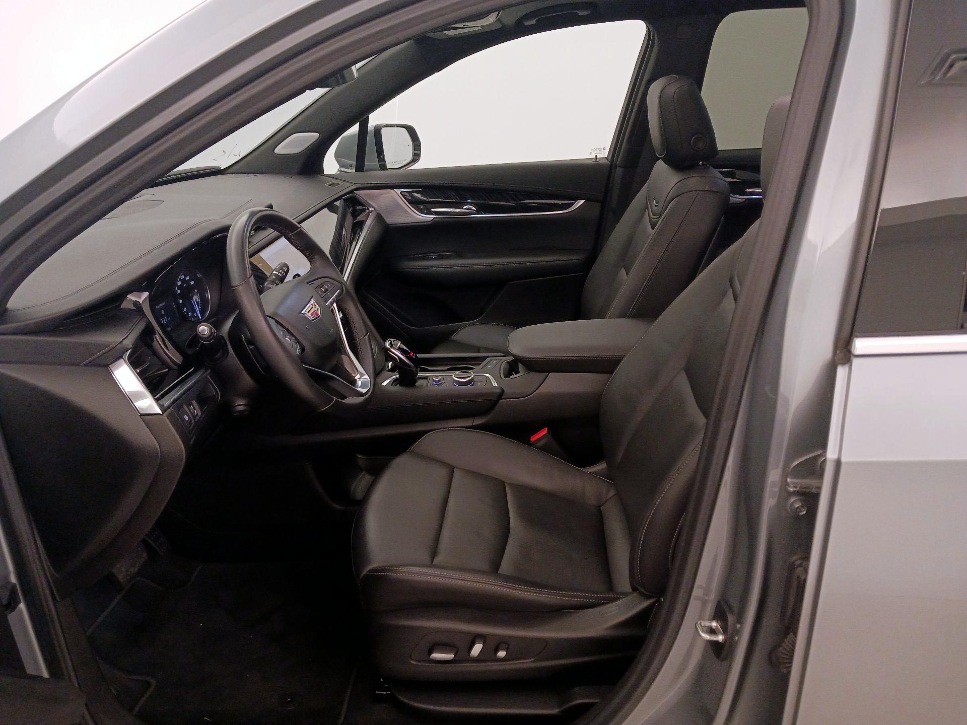 Thumbnail: 2023 Cadillac XT6 - 11