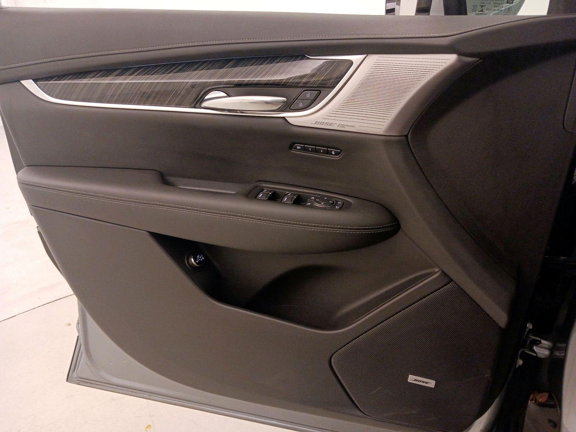 Thumbnail: 2023 Cadillac XT6 - 12