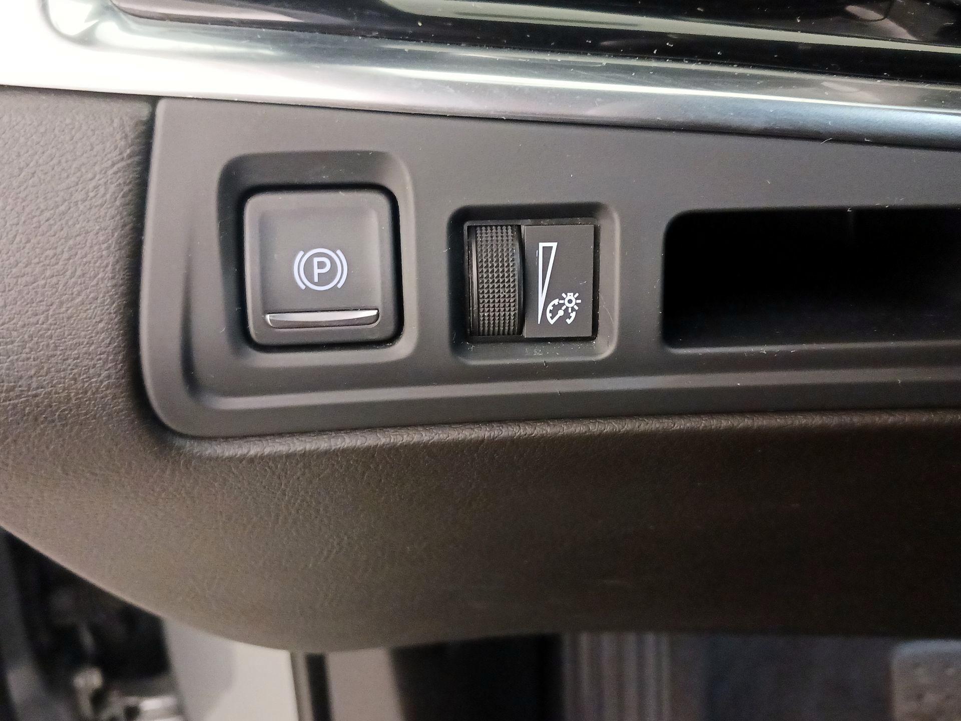 Thumbnail: 2023 Cadillac XT6 - 13