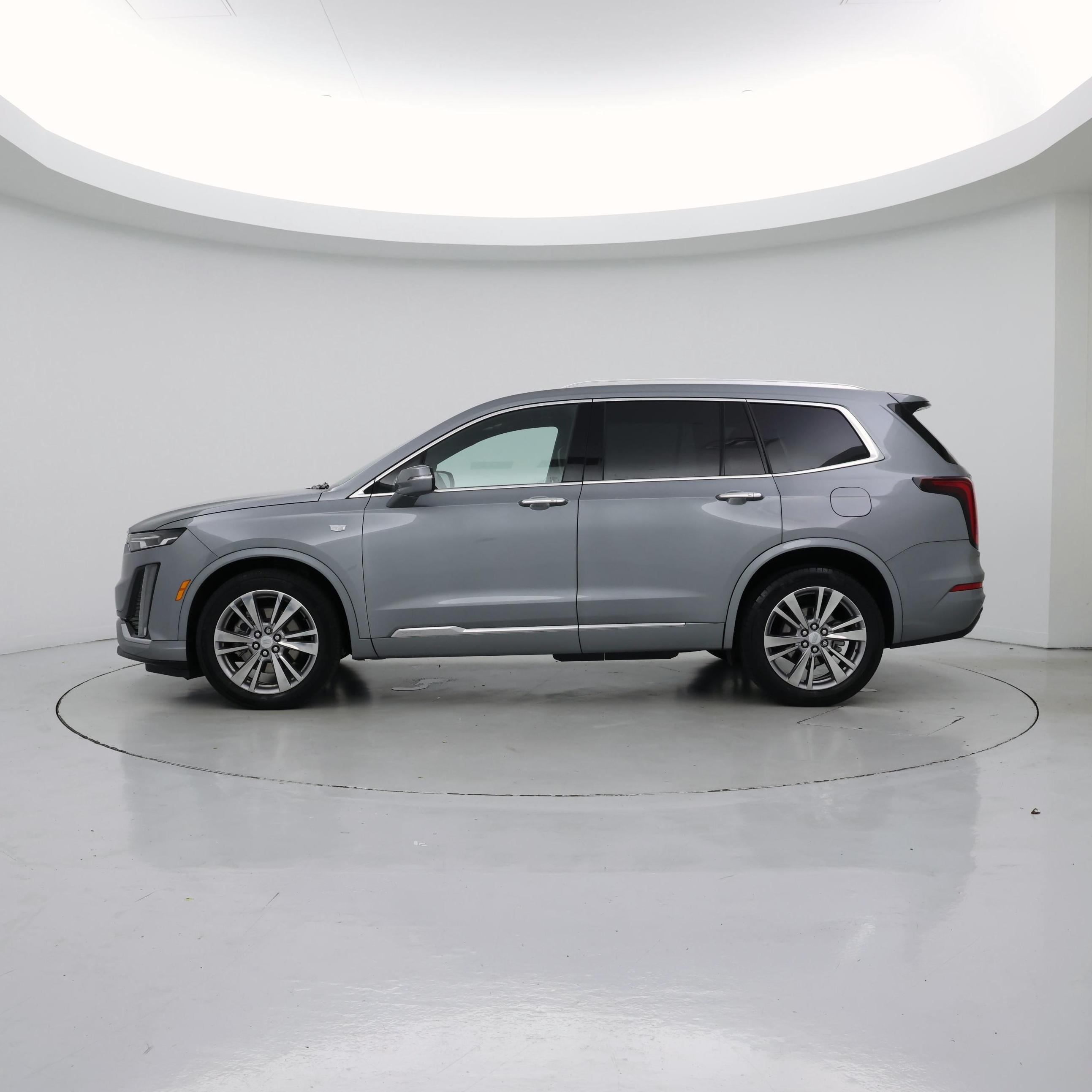 Thumbnail: 2023 Cadillac XT6 - 3