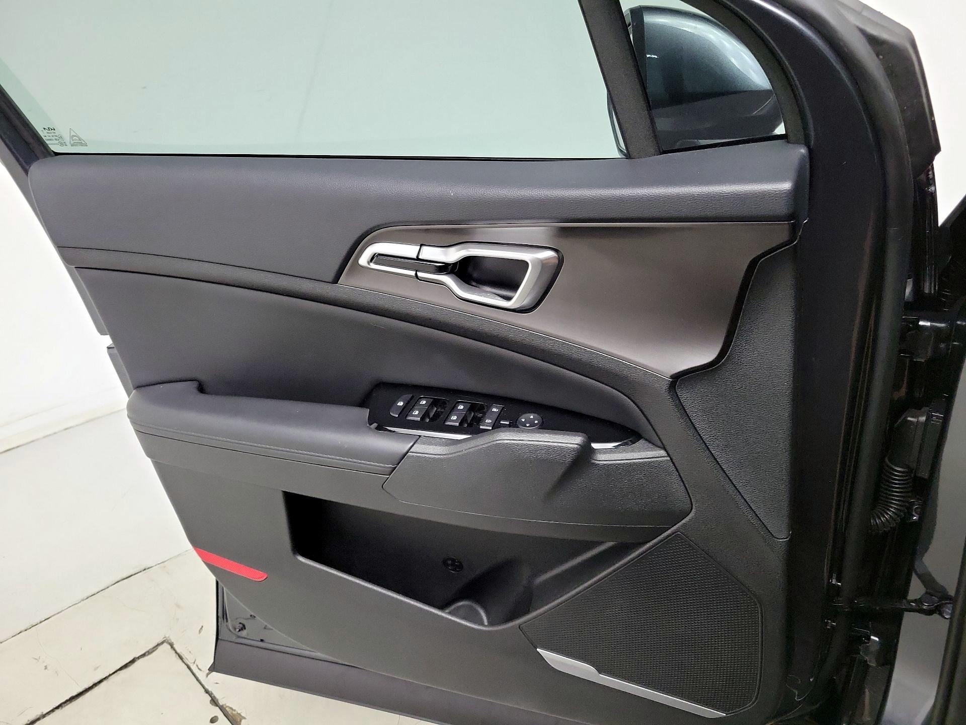 Thumbnail: 2023 Kia Sportage - 12