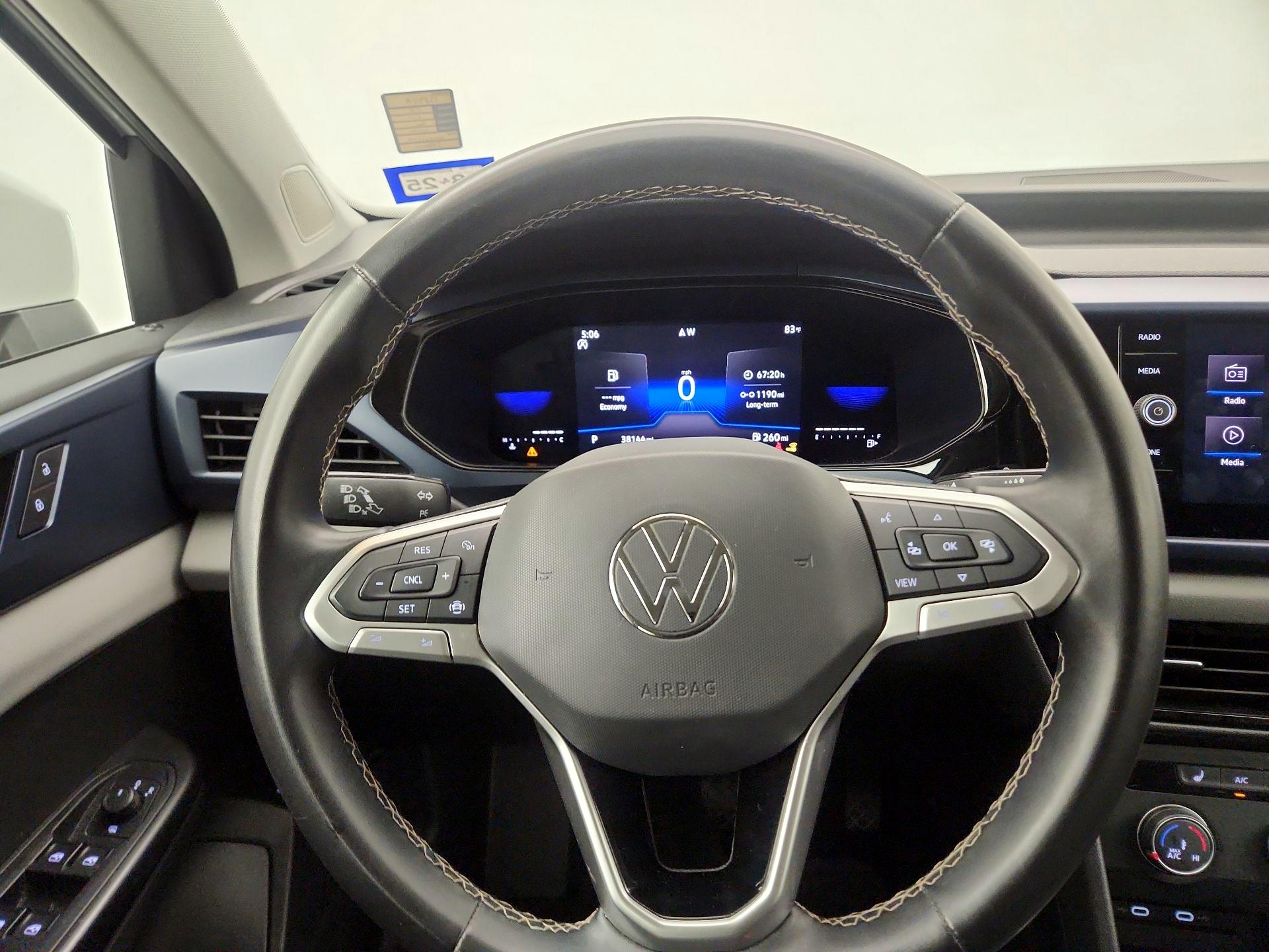 Thumbnail: 2022 Volkswagen Taos - 10