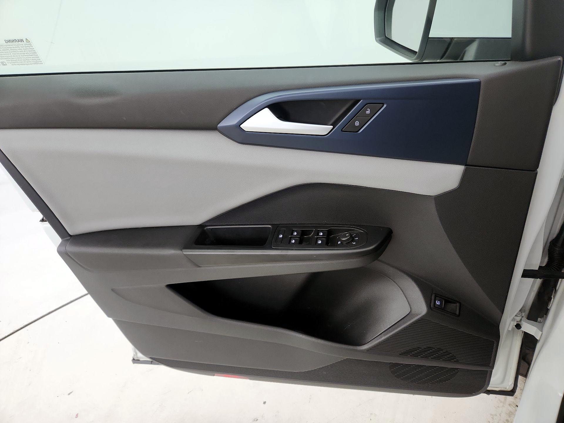 Thumbnail: 2022 Volkswagen Taos - 12
