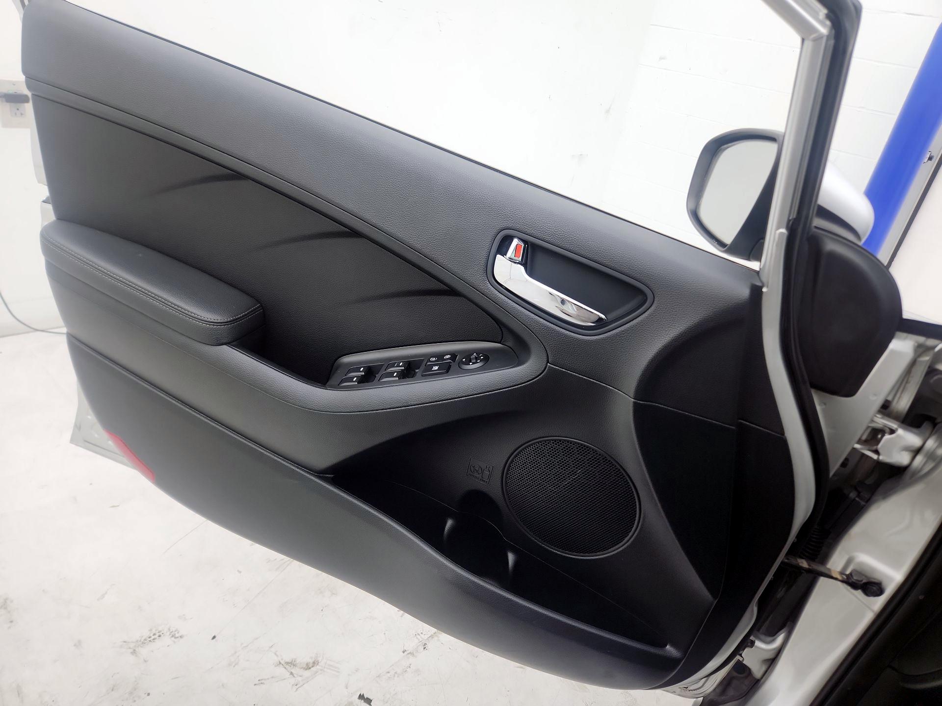 Thumbnail: 2015 Kia Forte - 12