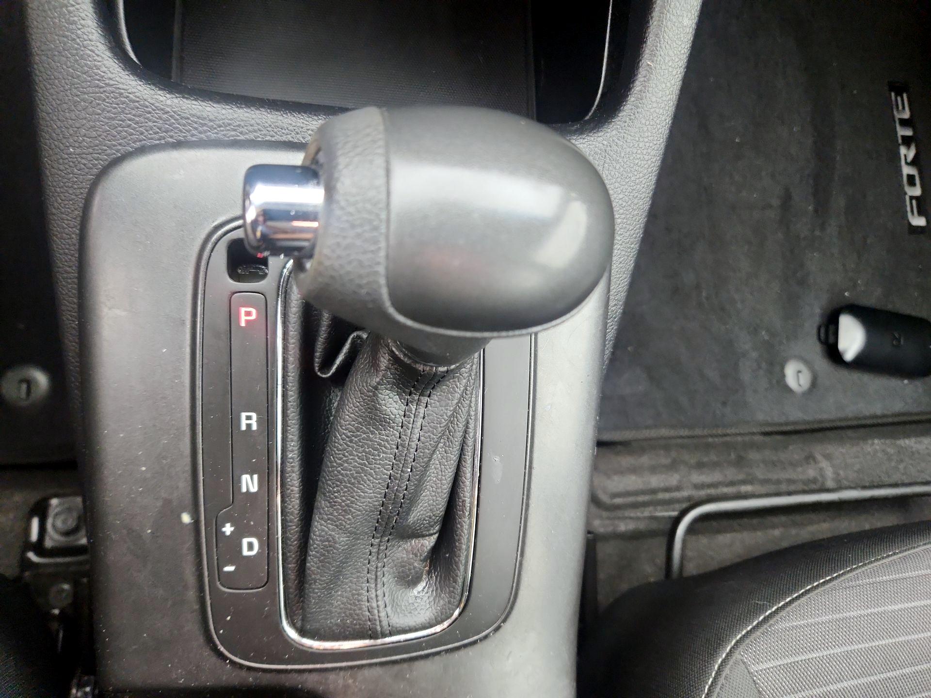 Thumbnail: 2015 Kia Forte - 16