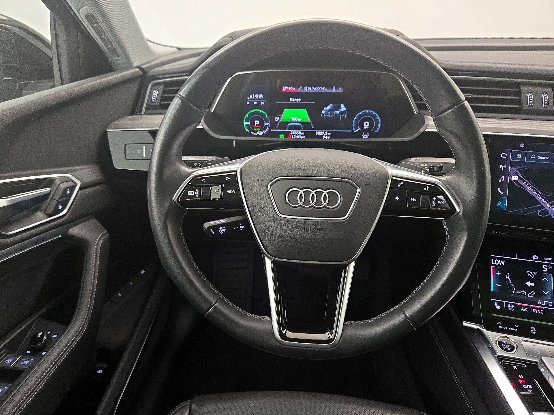 Thumbnail: 2022 Audi e-tron S - 10