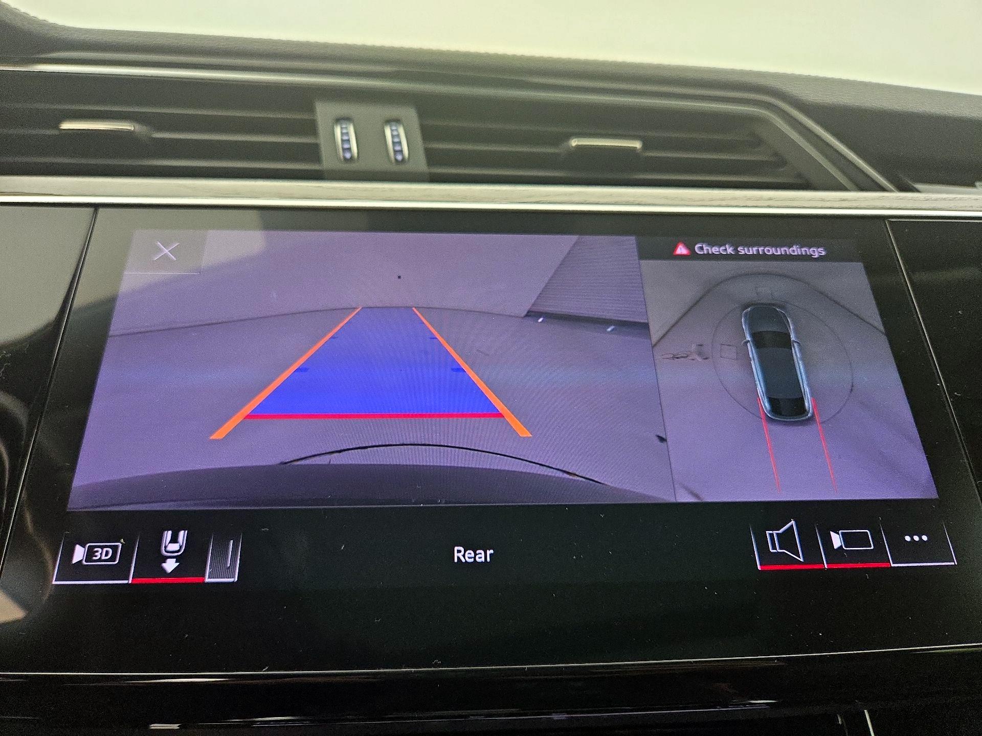 Thumbnail: 2022 Audi e-tron S - 15