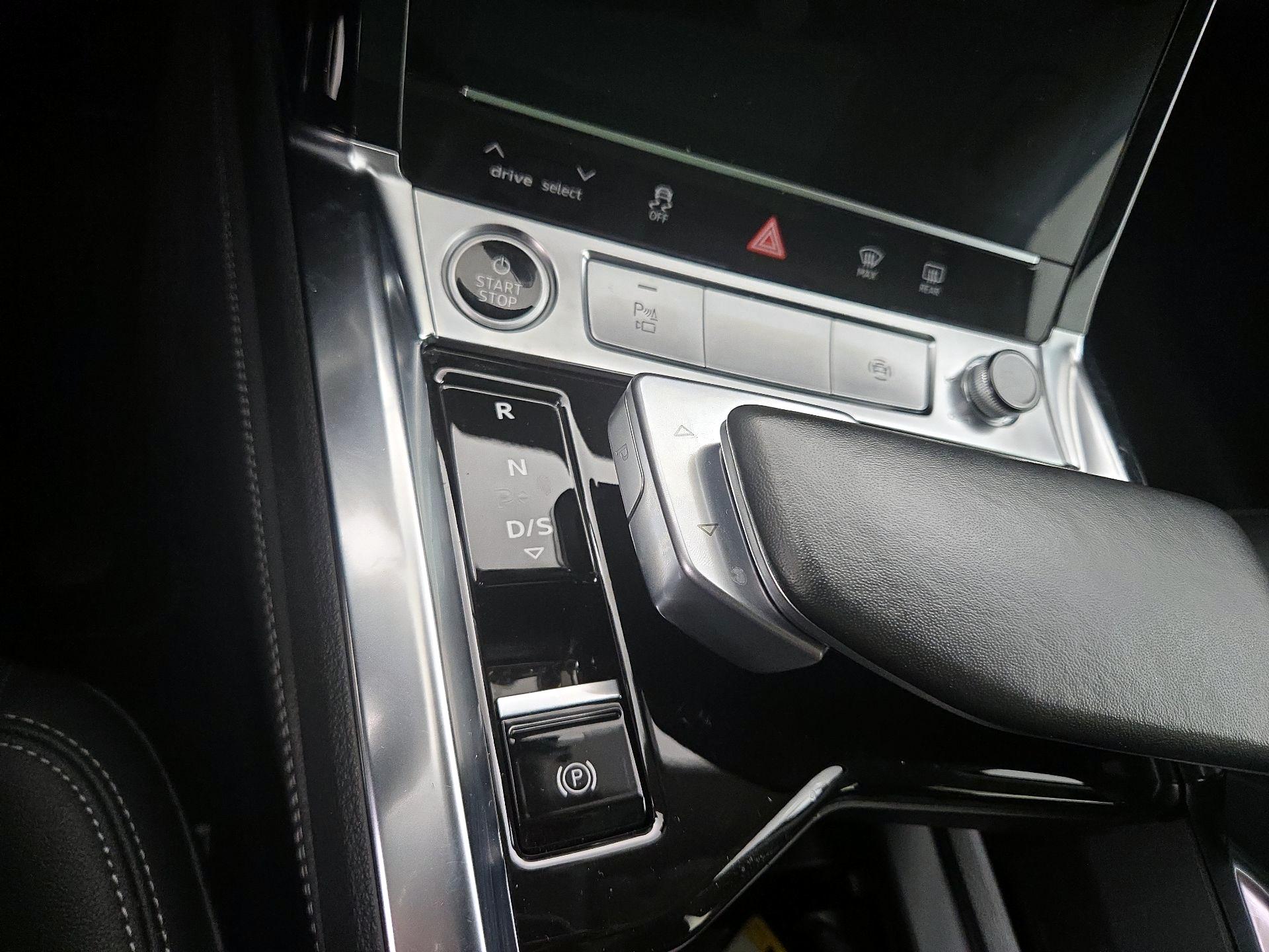 Thumbnail: 2022 Audi e-tron S - 18
