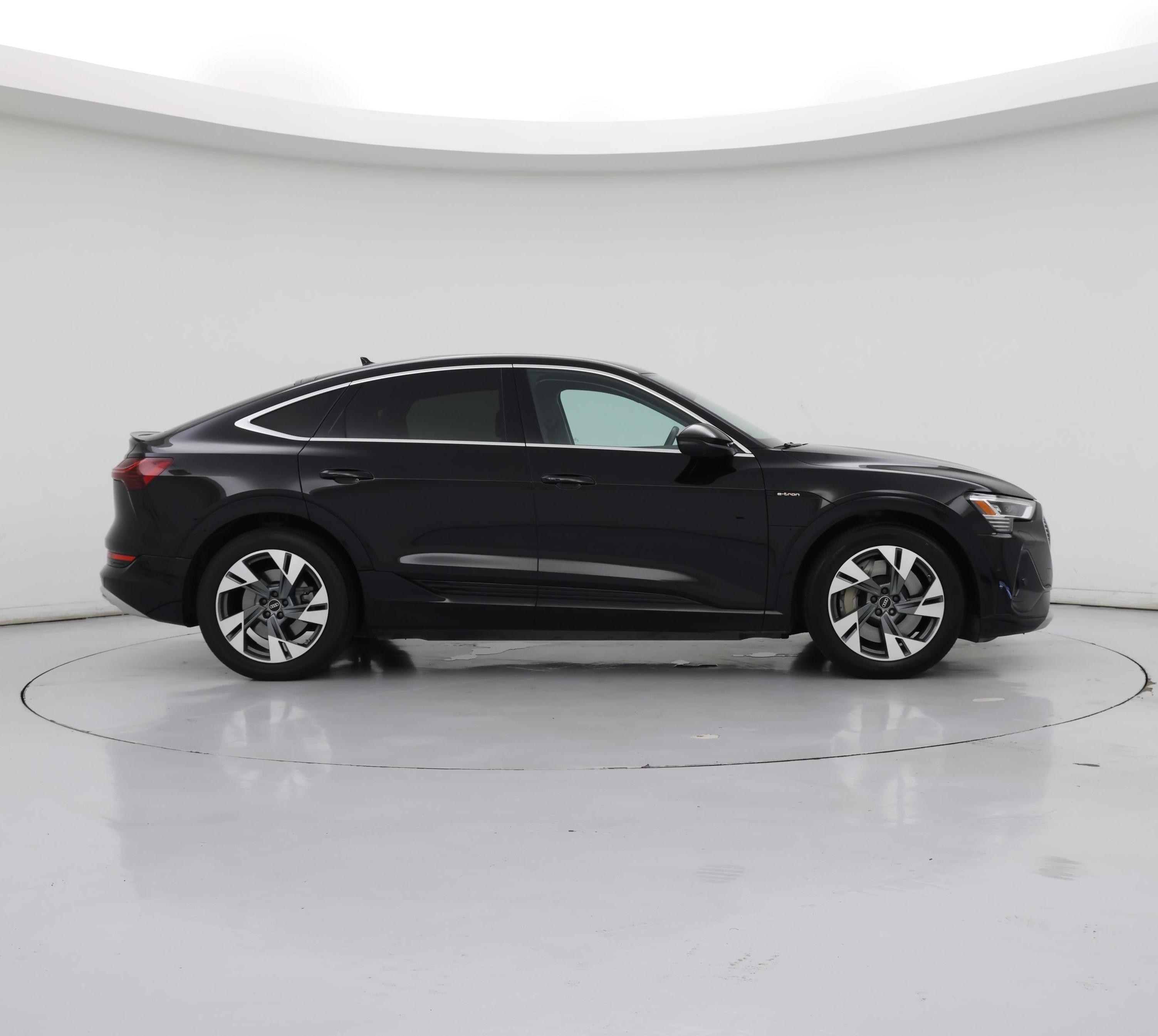 Thumbnail: 2022 Audi e-tron S - 7