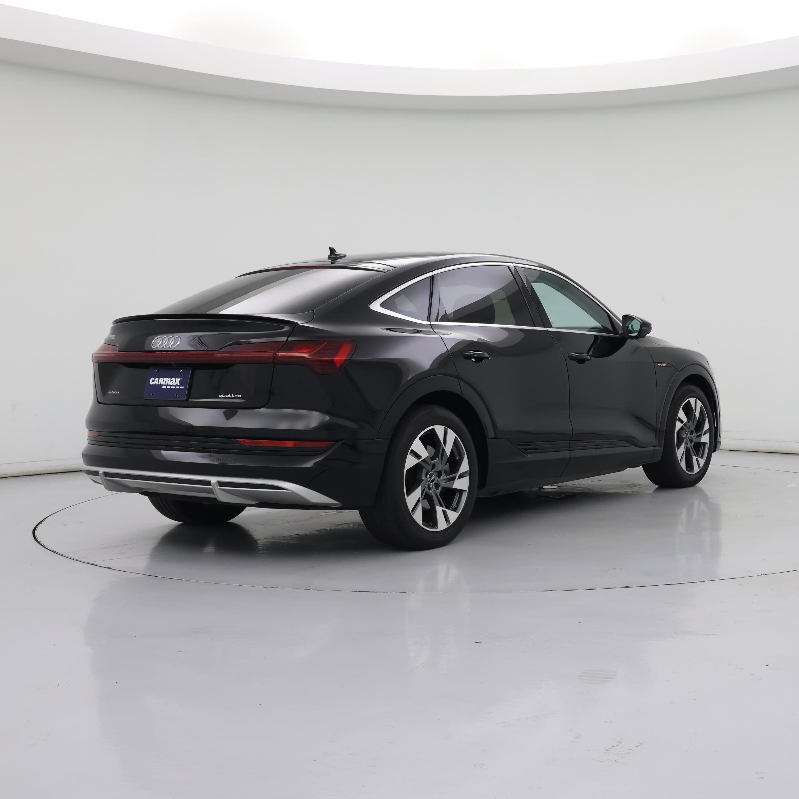 Thumbnail: 2022 Audi e-tron S - 8