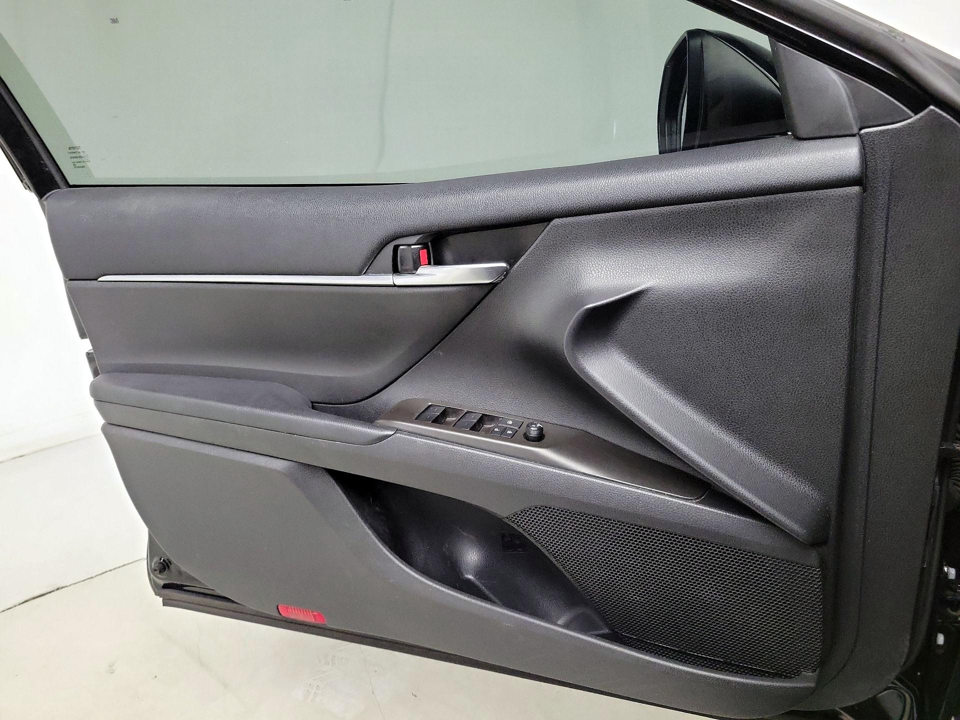 Thumbnail: 2022 Toyota Camry - 12