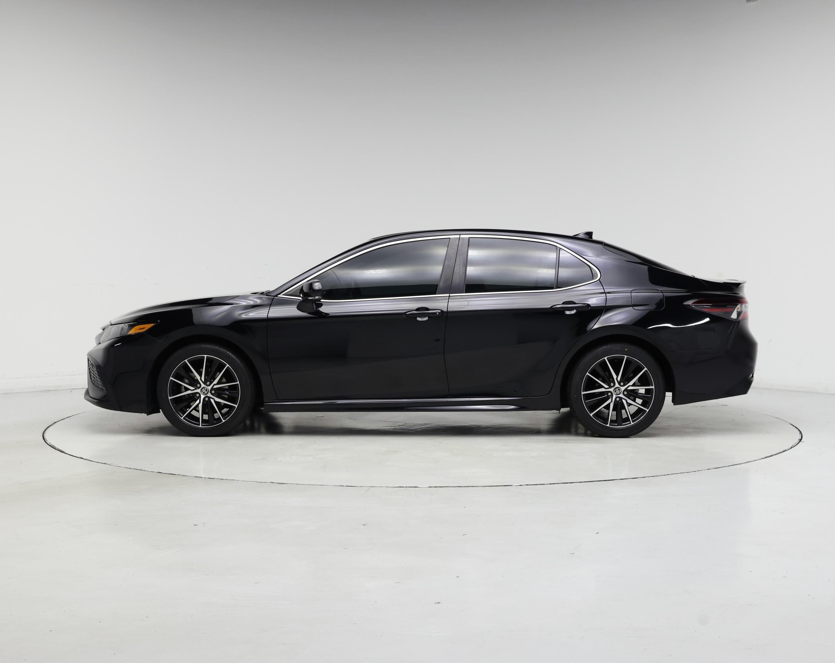 Thumbnail: 2022 Toyota Camry - 3
