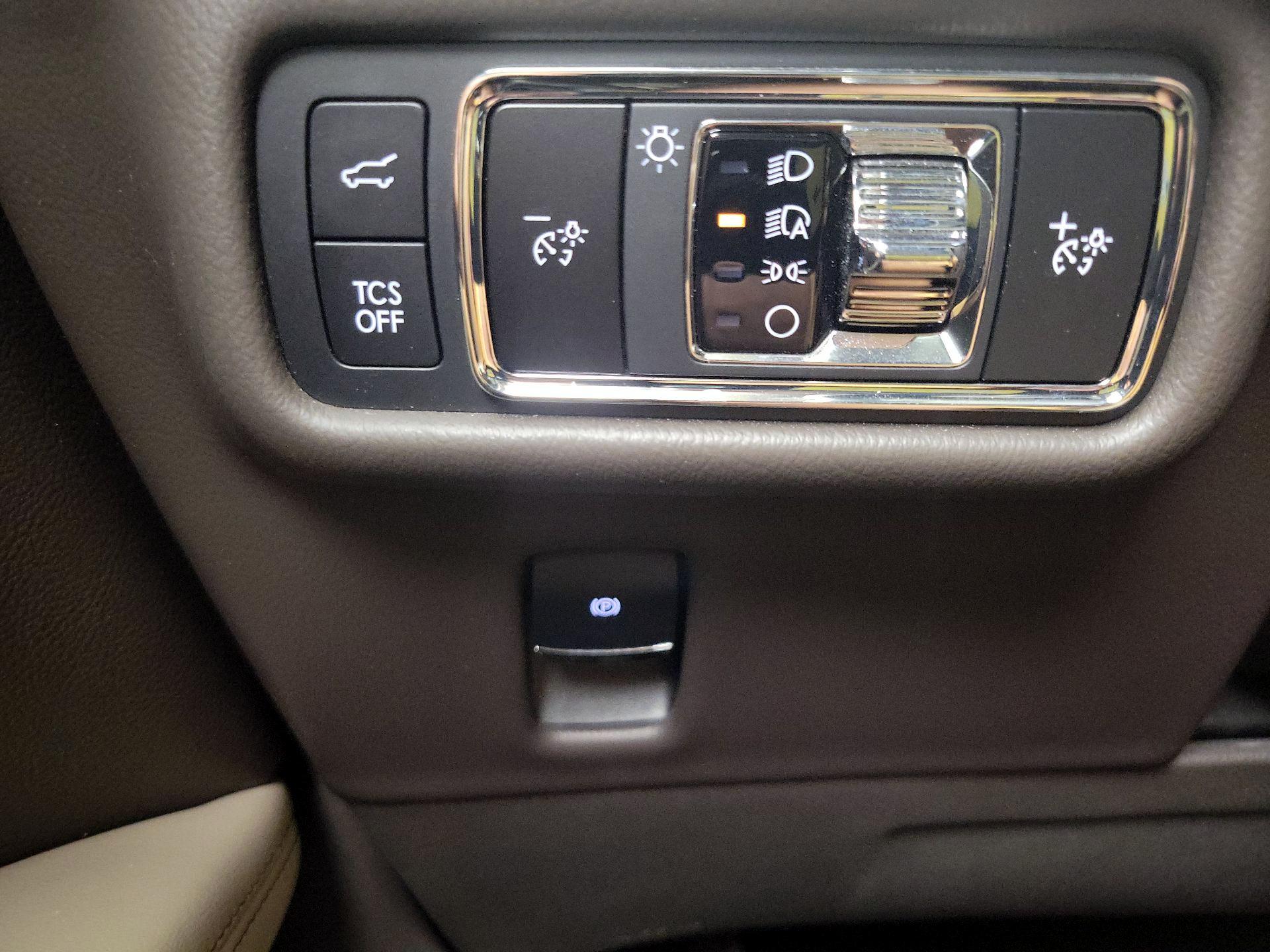 Thumbnail: 2022 Lincoln Nautilus - 13