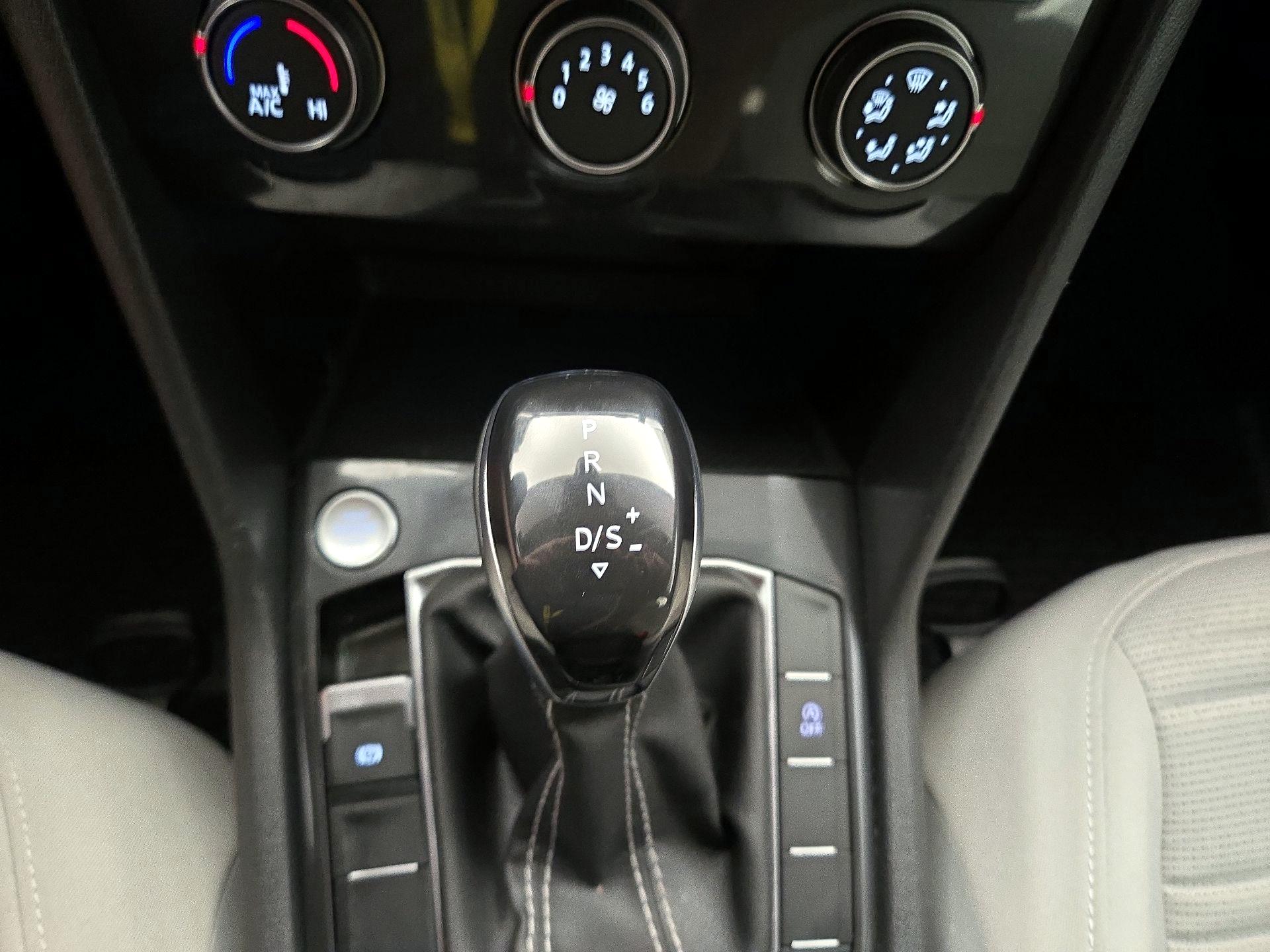 Thumbnail: 2023 Volkswagen Tiguan - 17