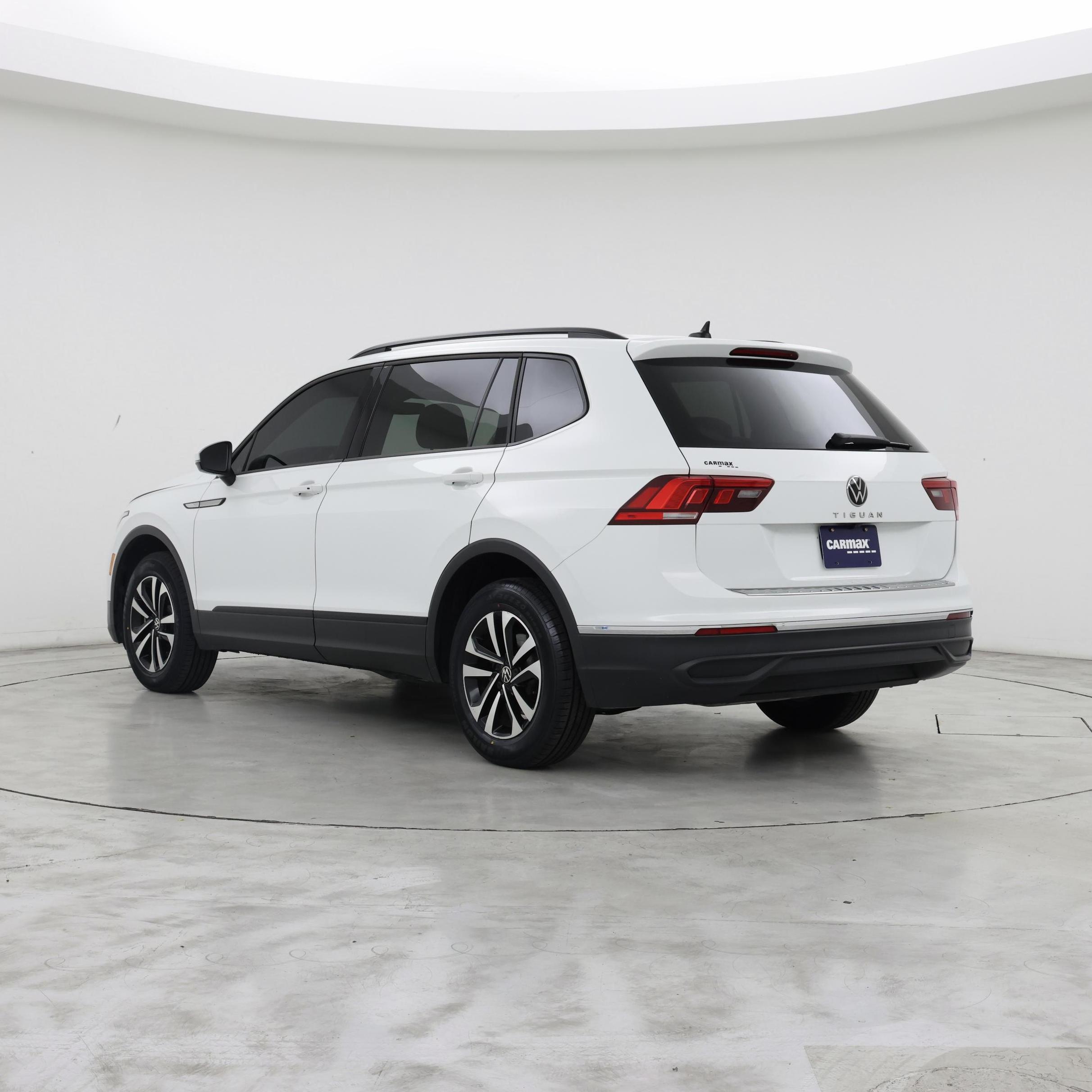 Thumbnail: 2023 Volkswagen Tiguan - 2