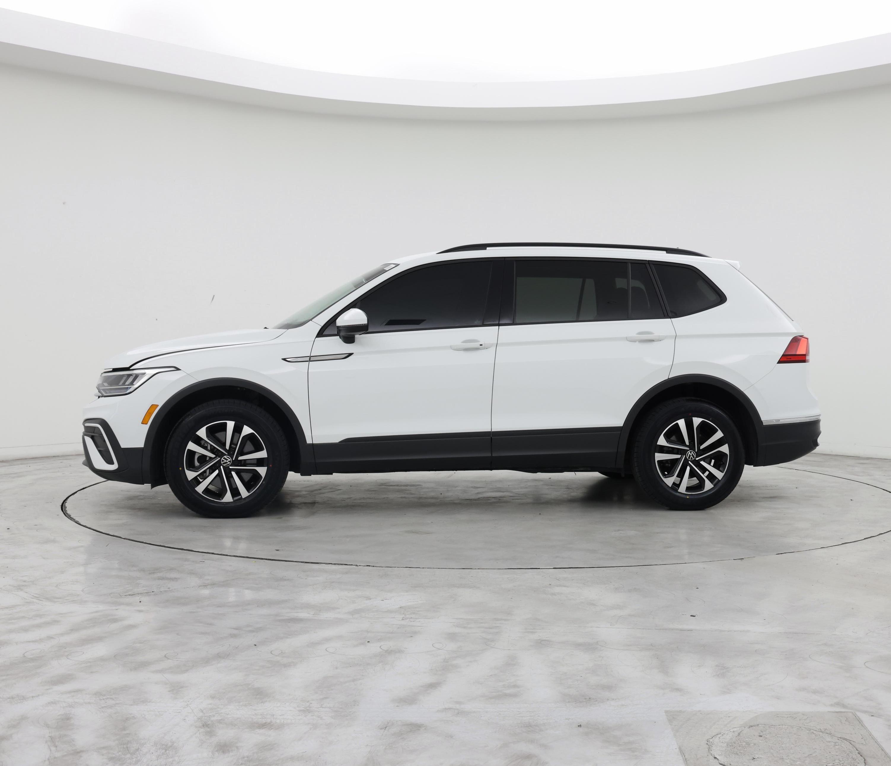 Thumbnail: 2023 Volkswagen Tiguan - 3
