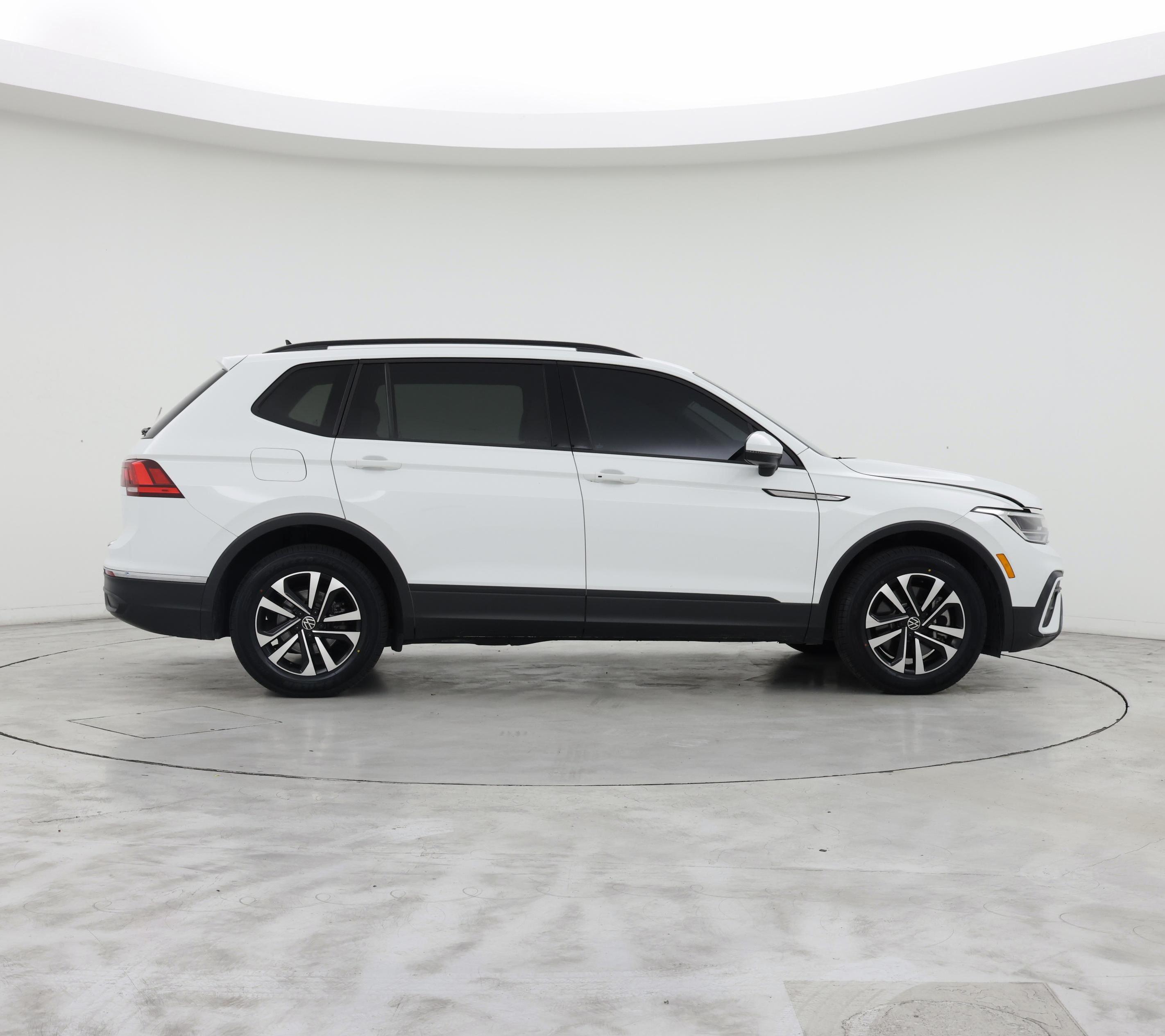 Thumbnail: 2023 Volkswagen Tiguan - 7