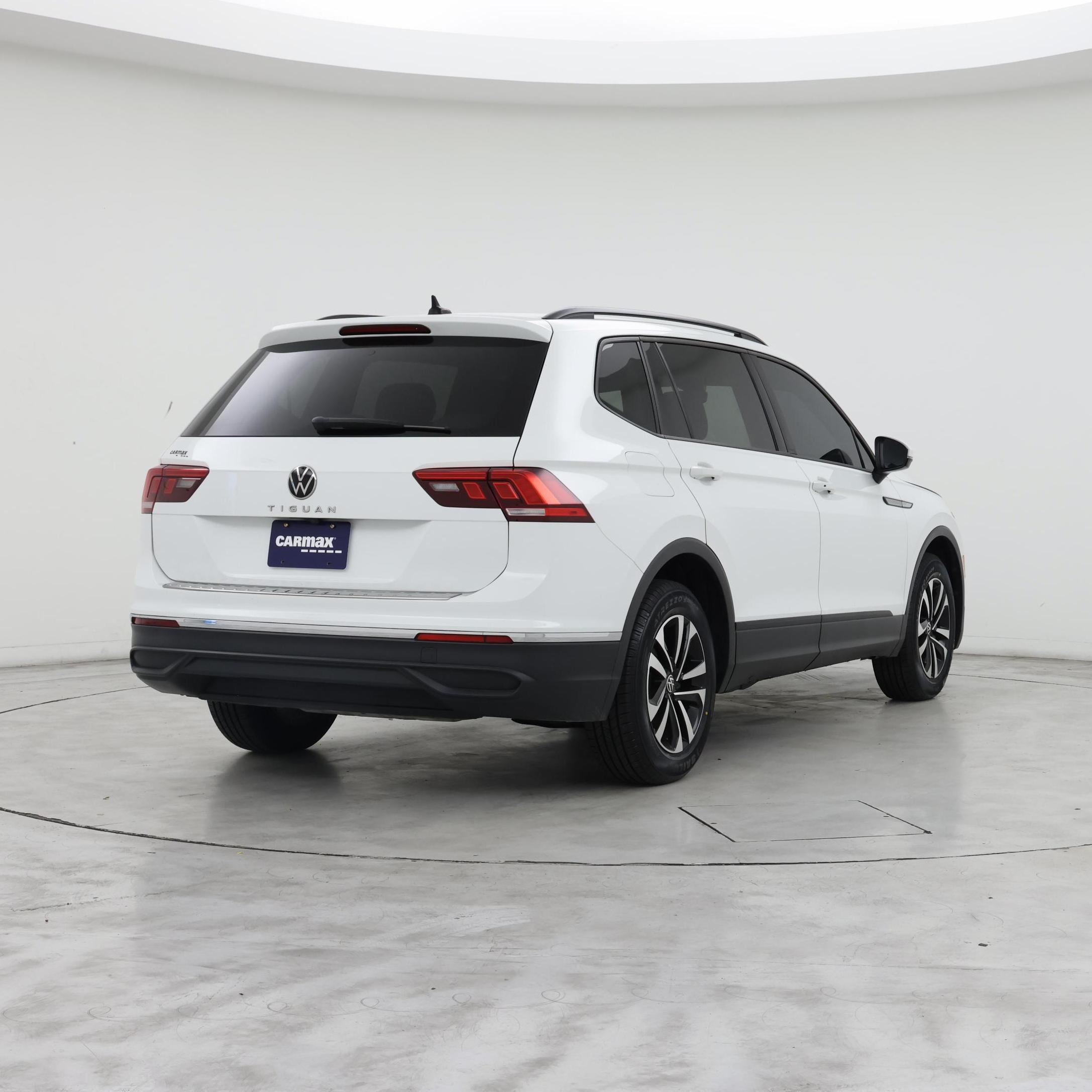 Thumbnail: 2023 Volkswagen Tiguan - 8