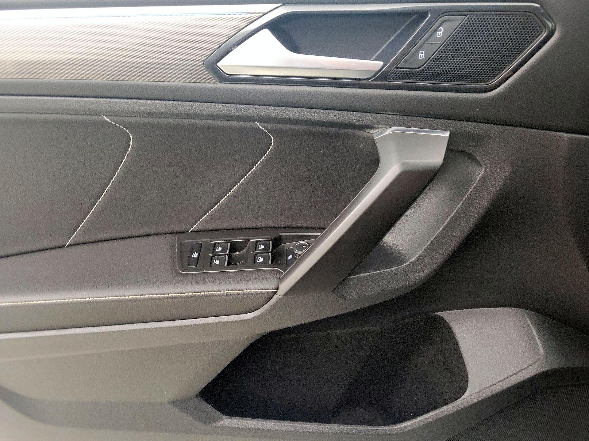 Thumbnail: 2022 Volkswagen Tiguan - 12