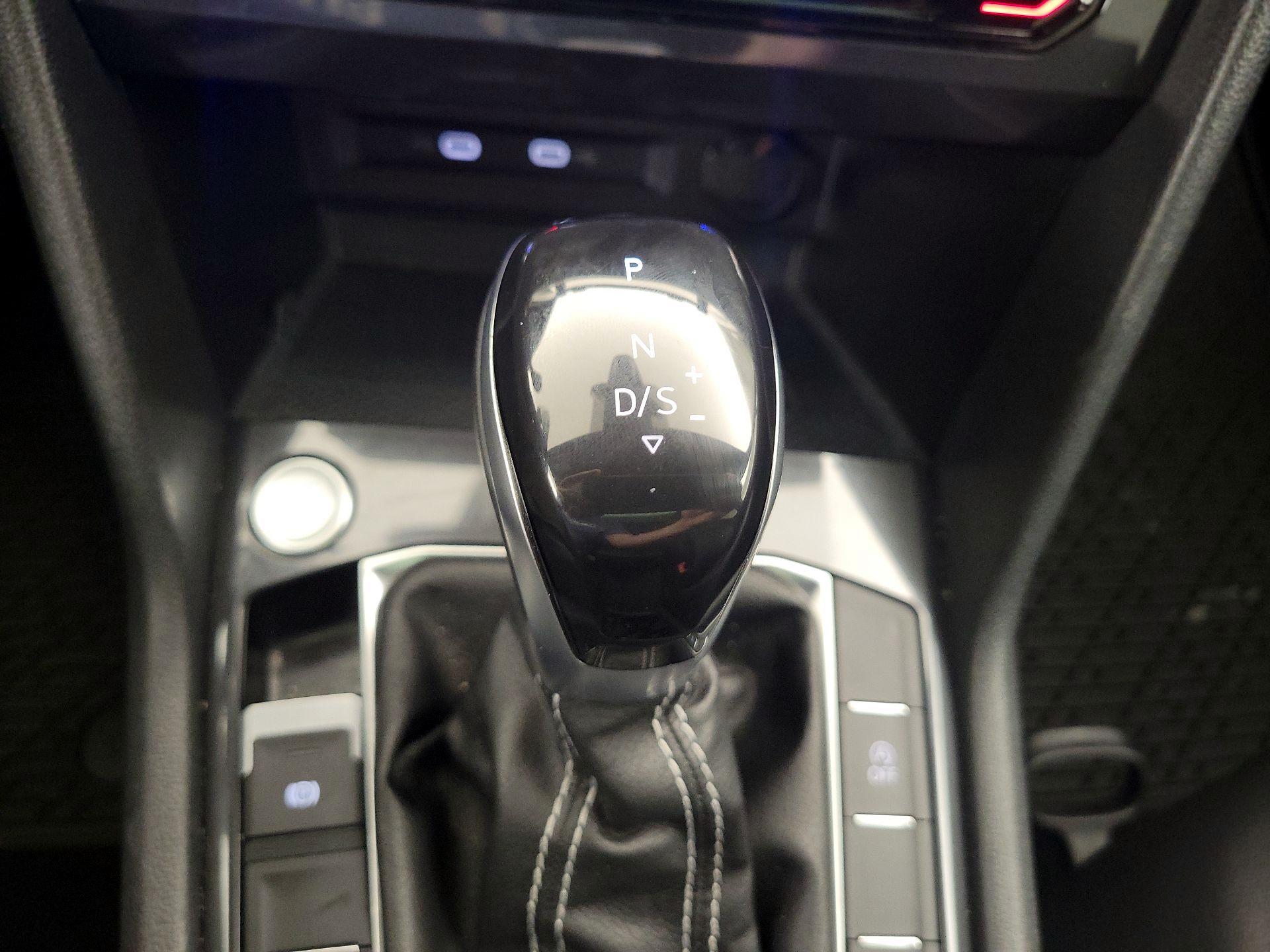 Thumbnail: 2022 Volkswagen Tiguan - 17