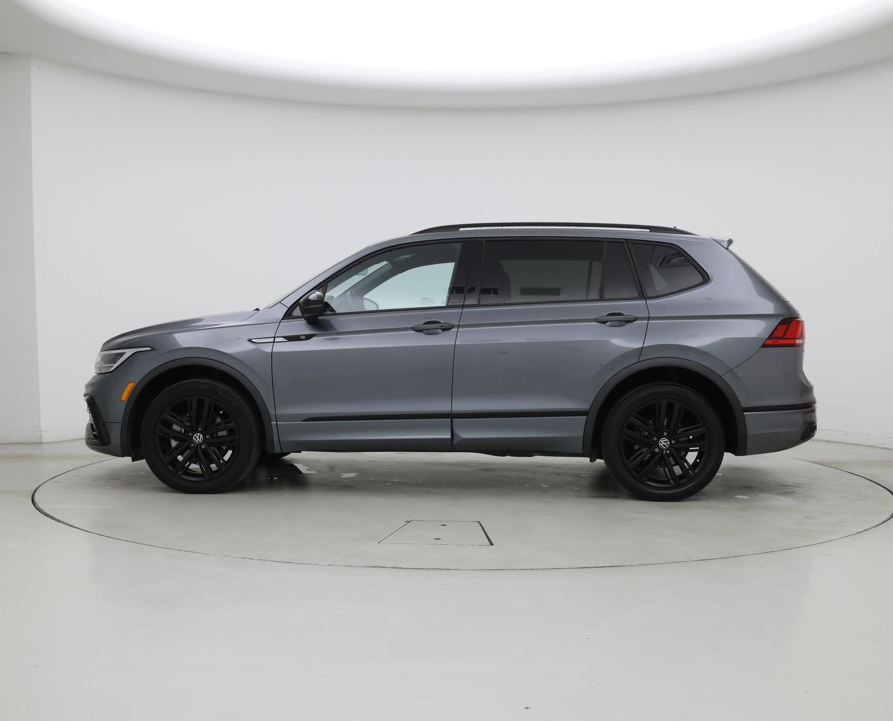 Thumbnail: 2022 Volkswagen Tiguan - 3