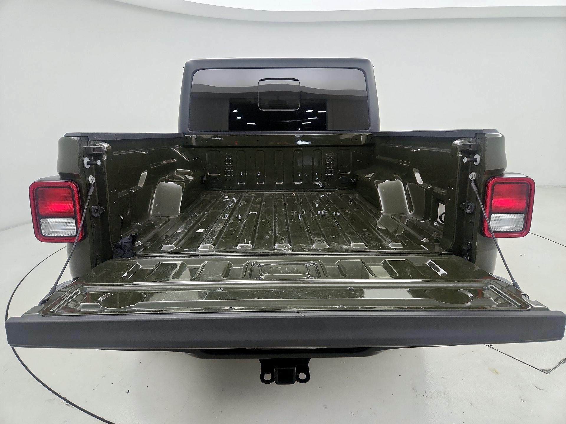 Thumbnail: 2022 Jeep Gladiator - 16