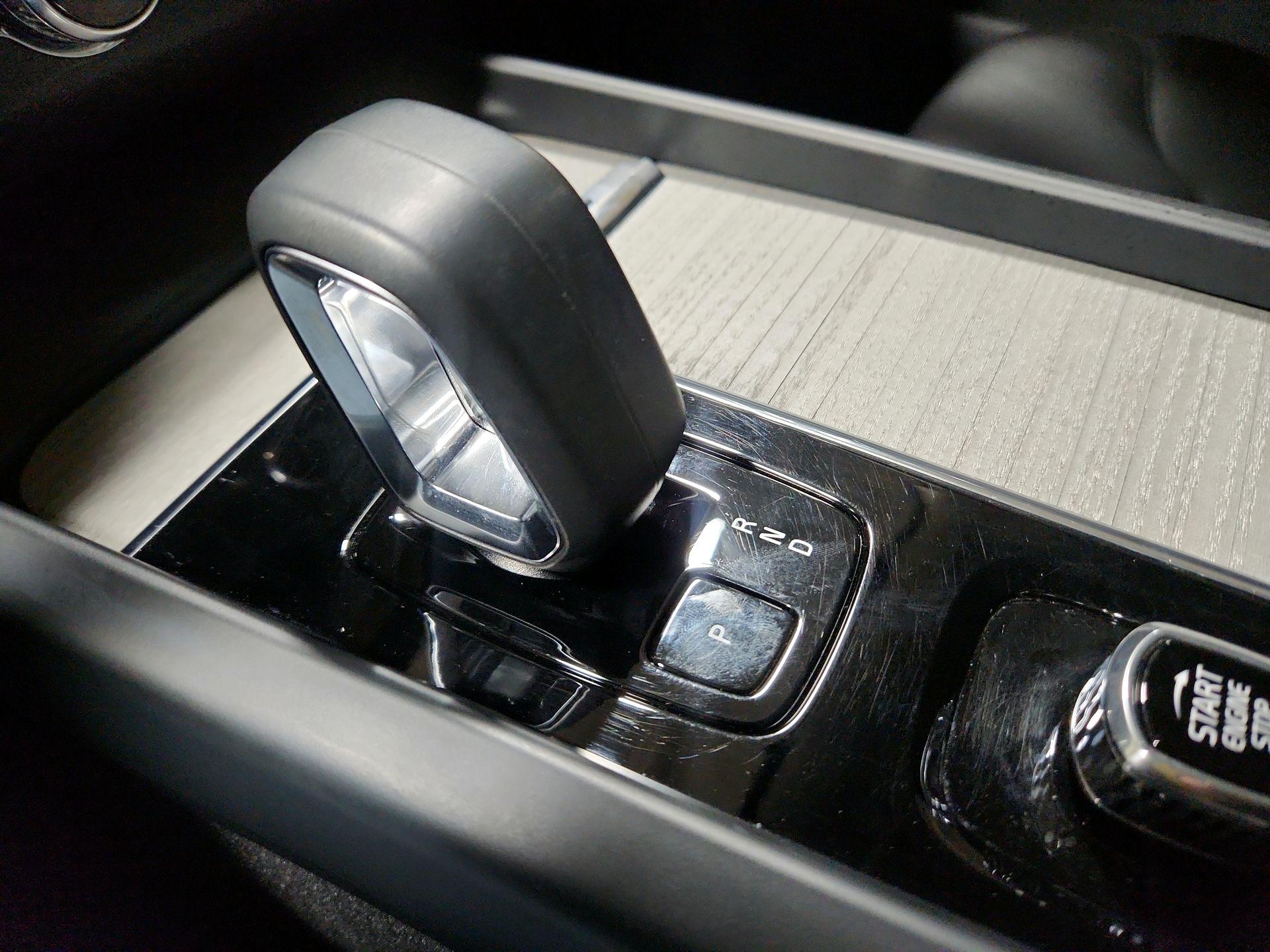 Thumbnail: 2025 Volvo XC60 - 15