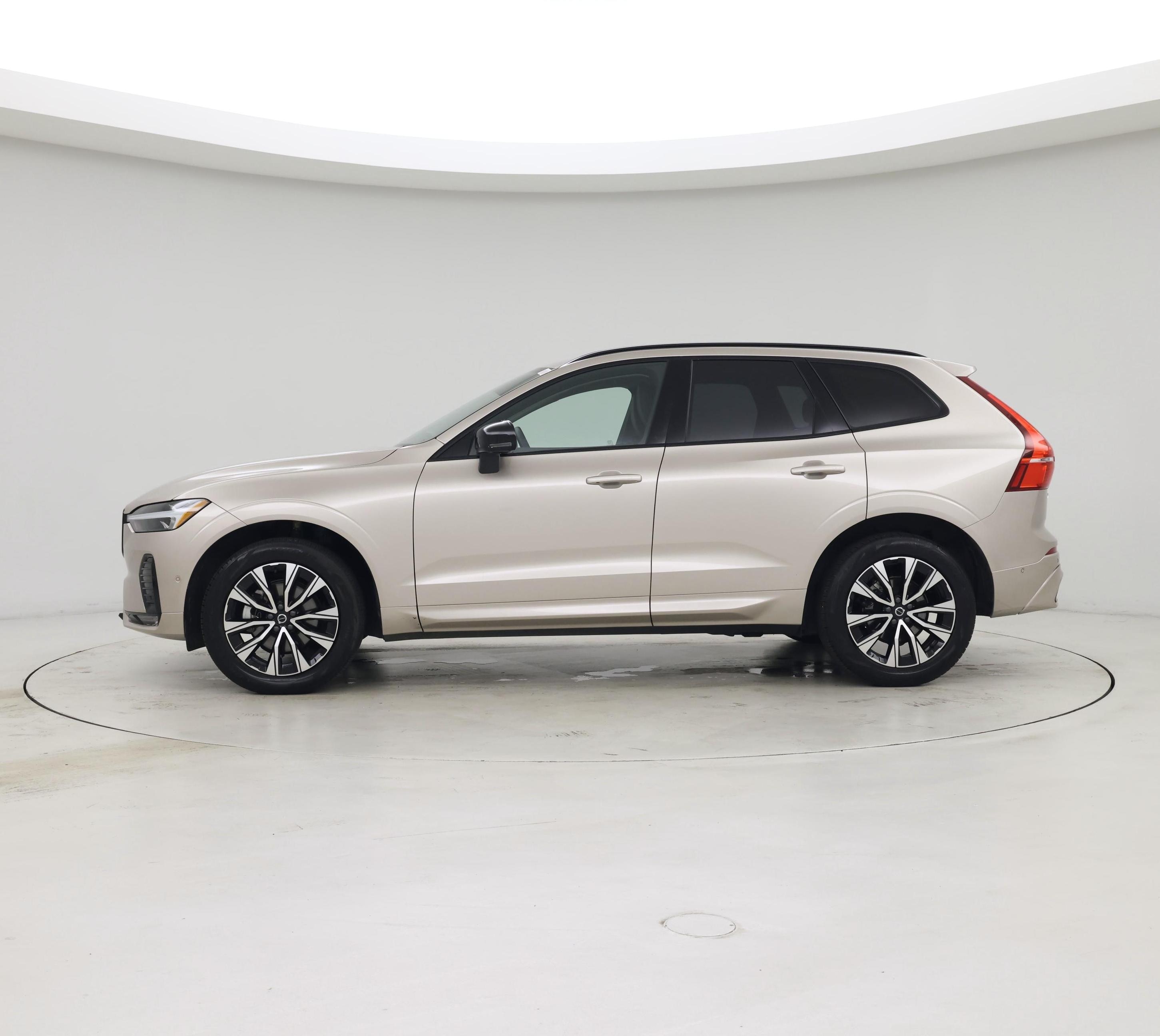 Thumbnail: 2025 Volvo XC60 - 3