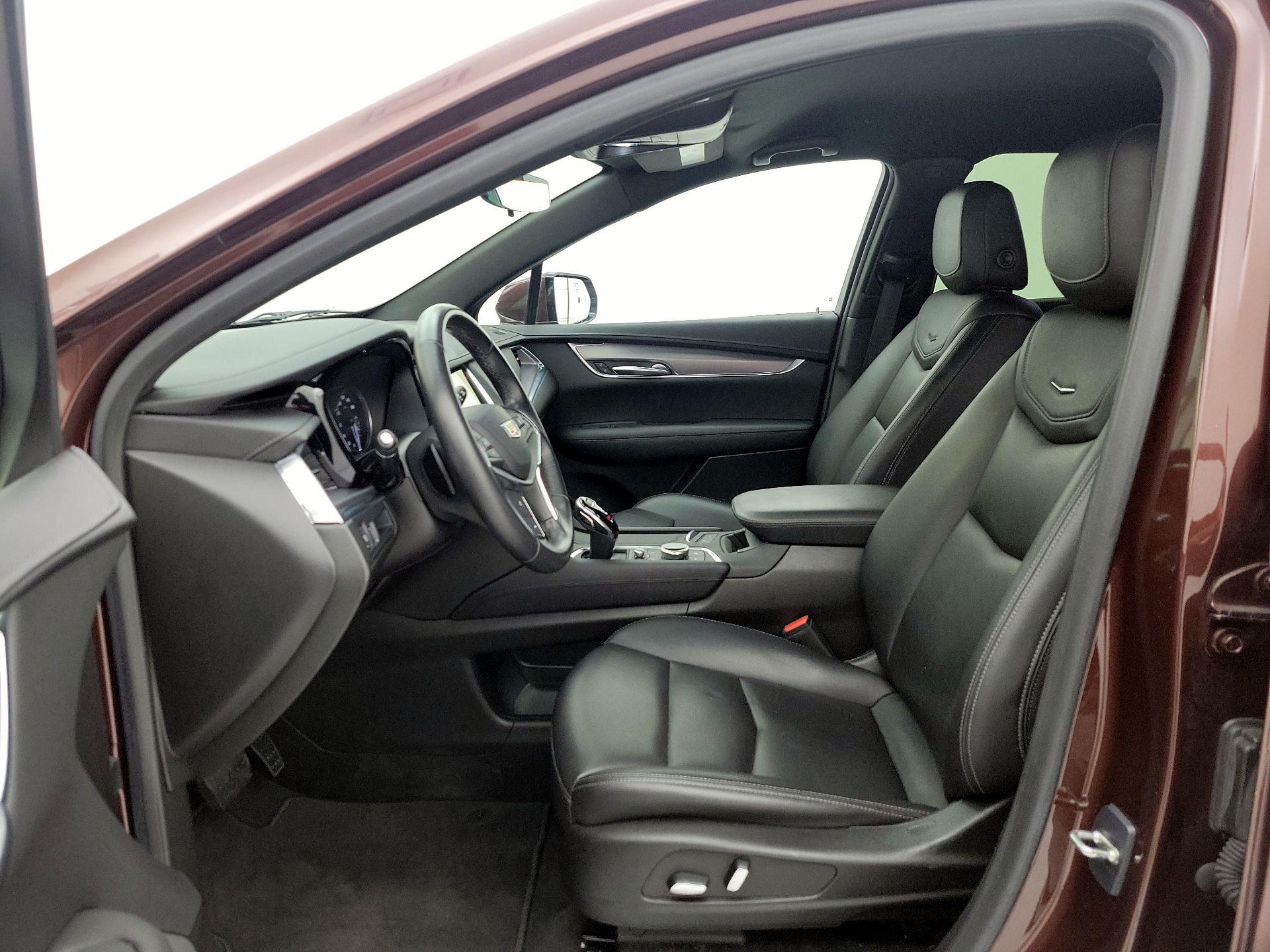 Thumbnail: 2023 Cadillac XT5 - 11